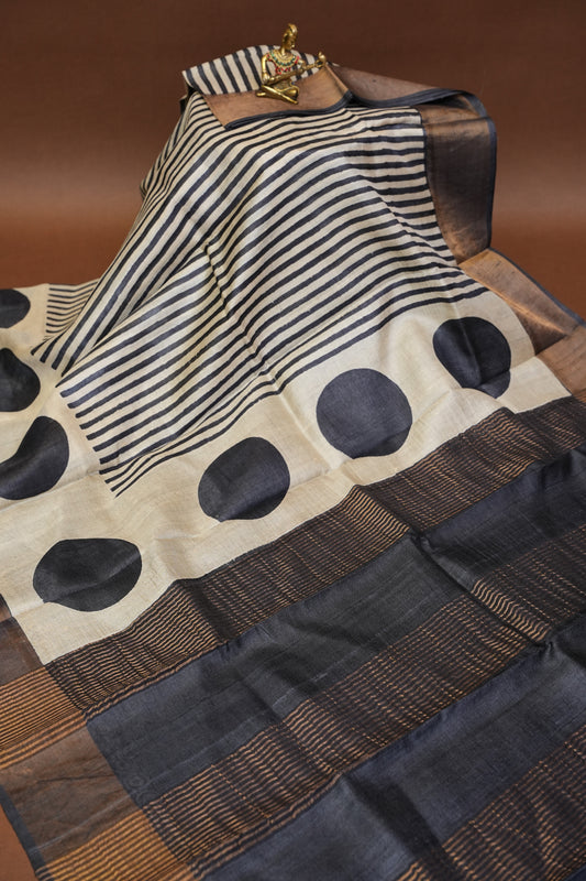 Geometric Patterned Pure Tussar Silk Saree - Monochrome