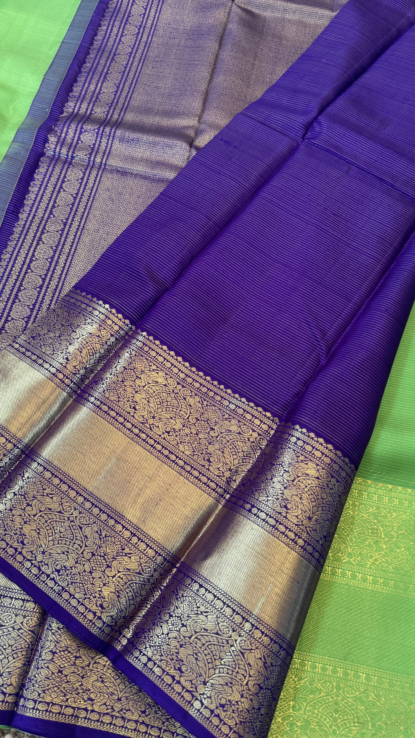 KANJIVARAM PURE SILK HANDLOOM SAREE – PARROT GREEN & PURPLE BORDER