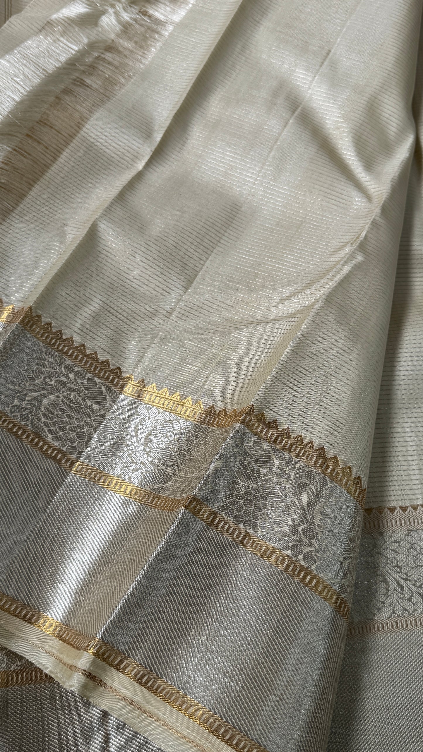 KANJIVARAM PURE SILK SAREE – Checkered Bridal Saree in Beige/Ivory Color