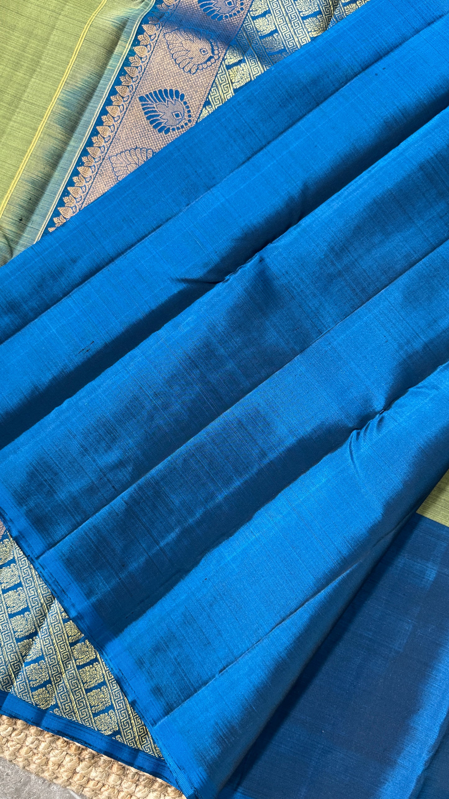 KANJIVARAM PURE SILK HANDLOOM SAREE – GREYISH GREEN WITH CONTRAST BLUE PALLU