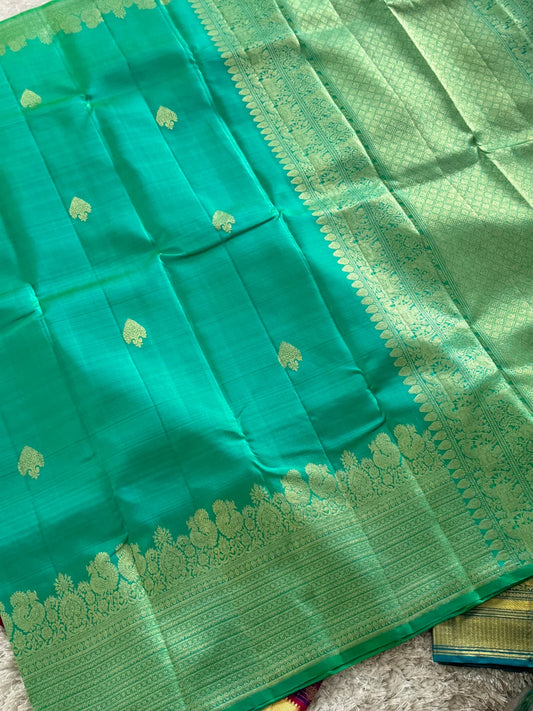 KANJIVARAM PURE SILK HANDLOOM SAREE β Rama Green with Turning Border