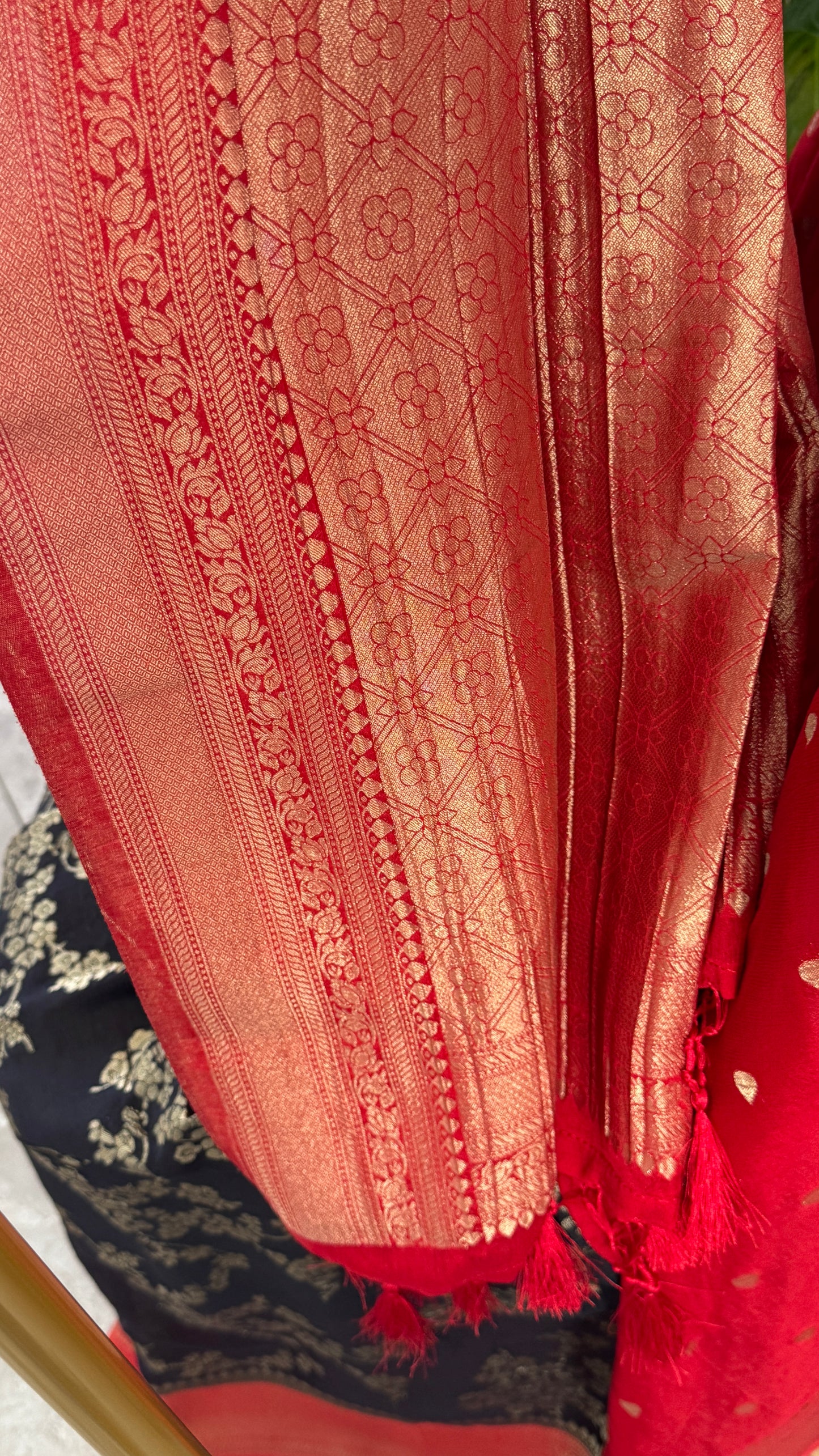 Georgette Silk Crushed Banarasi Saree – Black with Red Border
