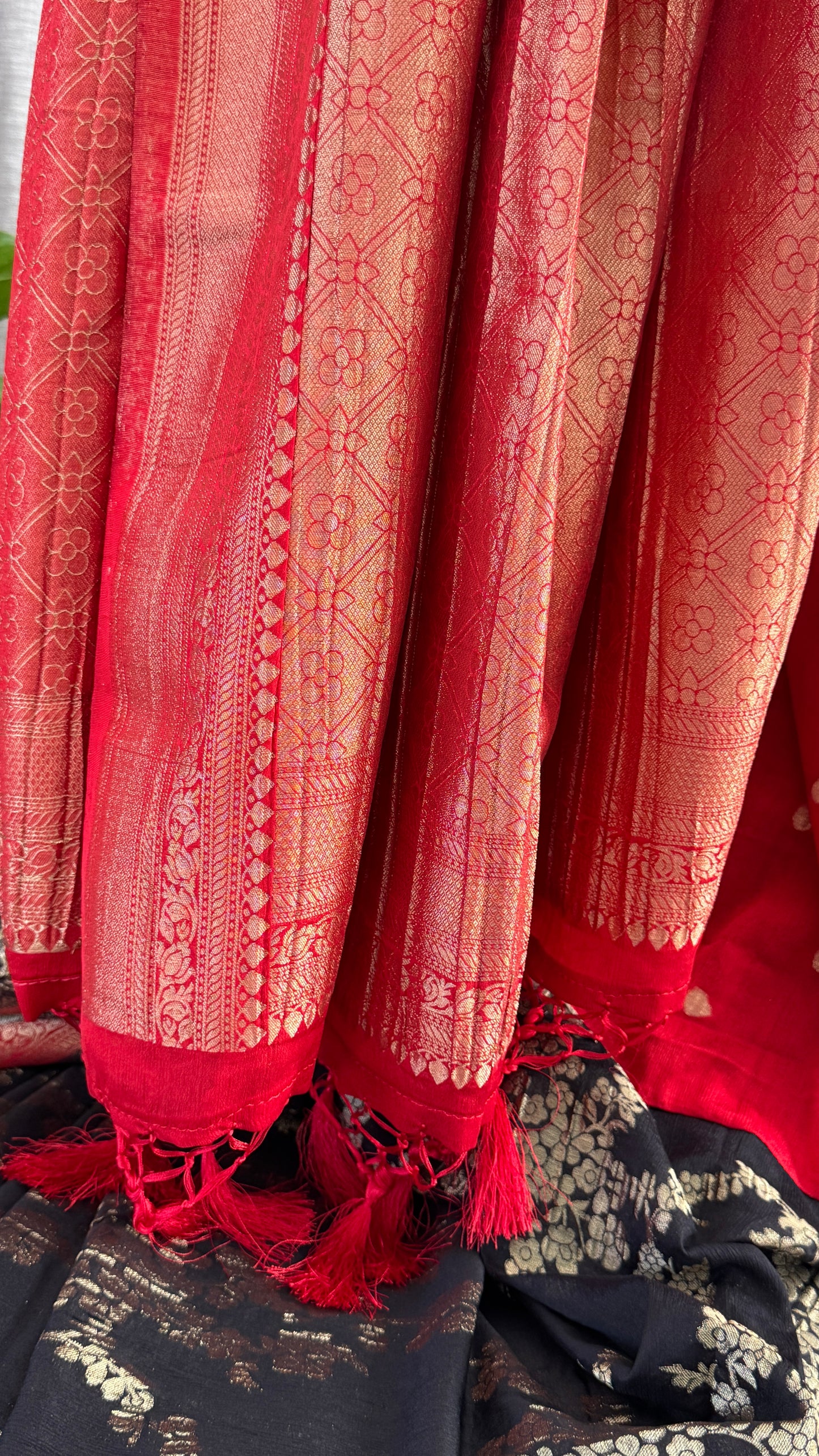 Georgette Silk Crushed Banarasi Saree – Black with Red Border