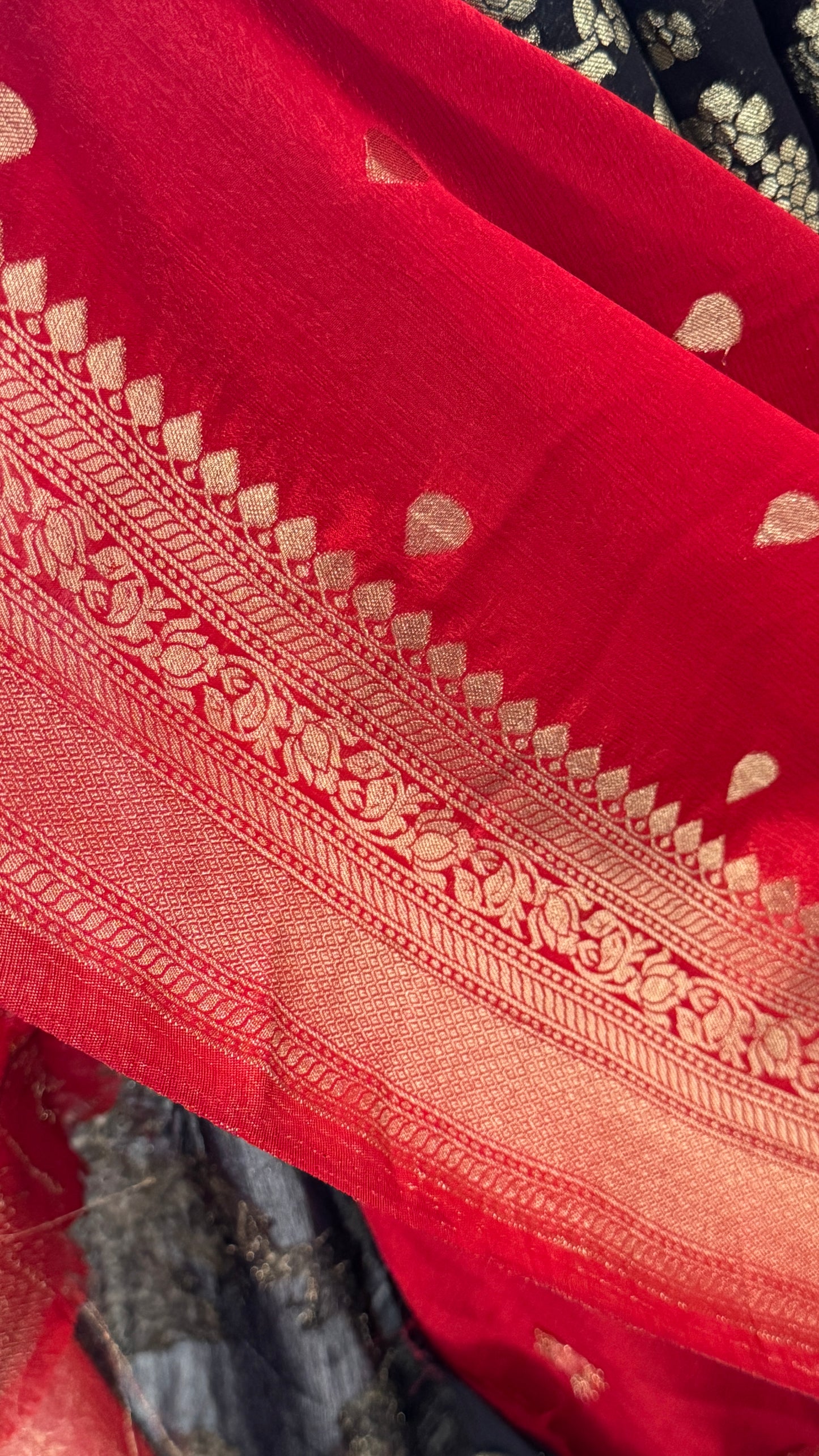 Georgette Silk Crushed Banarasi Saree – Black with Red Border