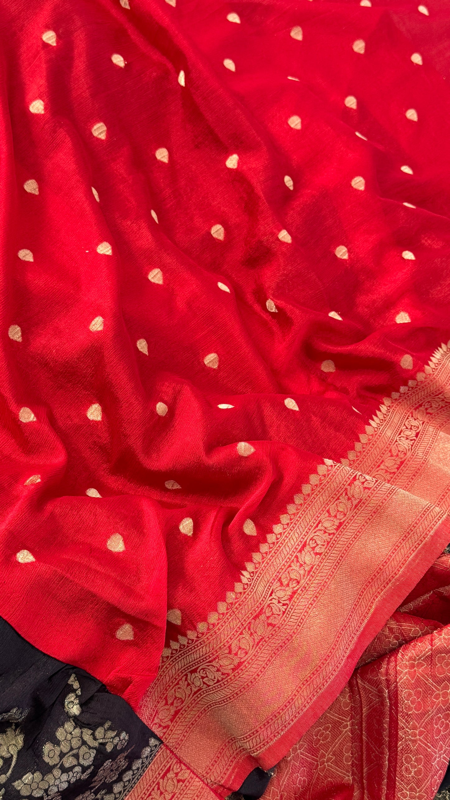 Georgette Silk Crushed Banarasi Saree – Black with Red Border