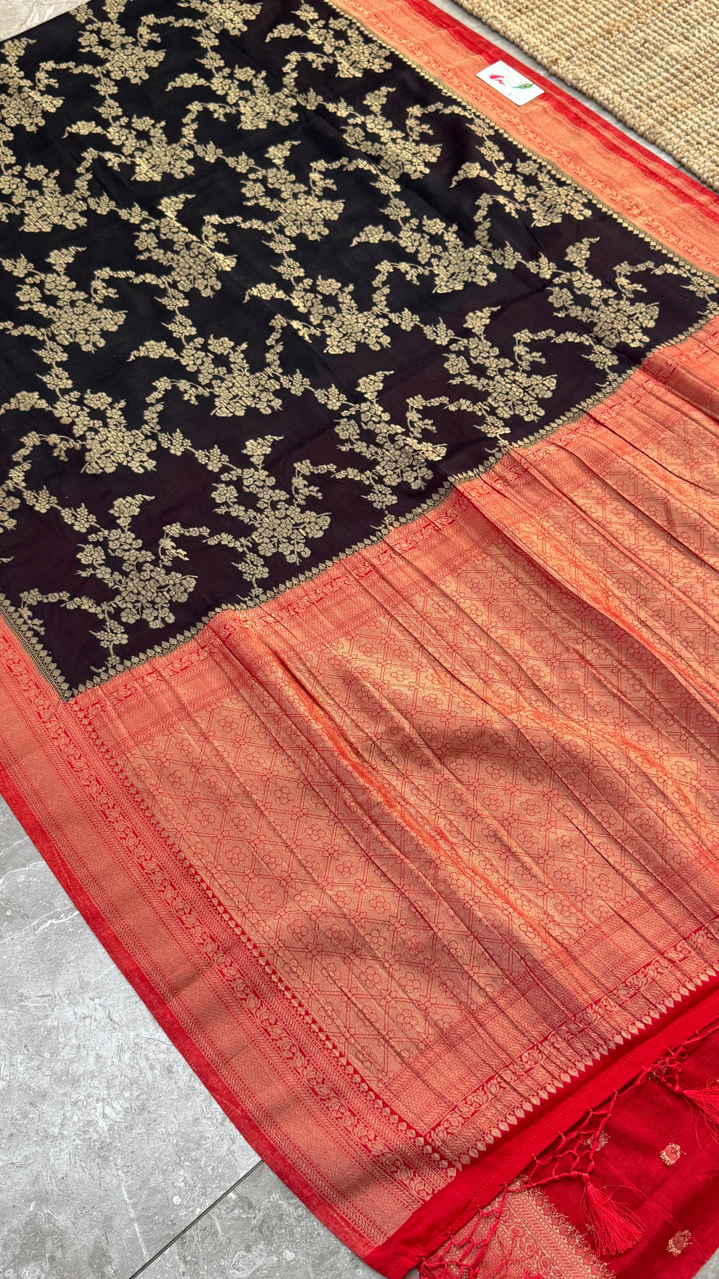 Georgette Silk Crushed Banarasi Saree – Black with Red Border