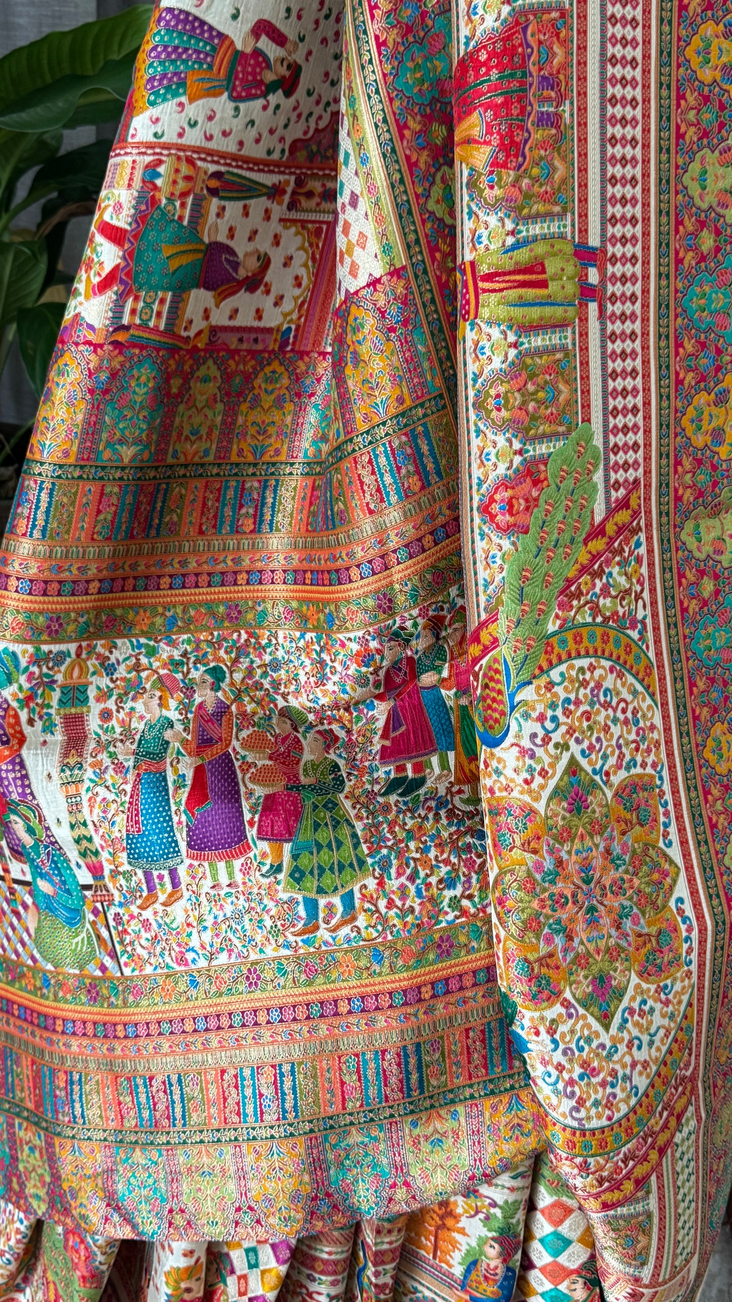 A Kashmiri Pashmina Banarasi Handwoven Storytelling Sarees - Half White