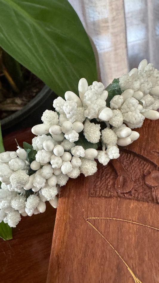 Artificial Pollen Gajra - White