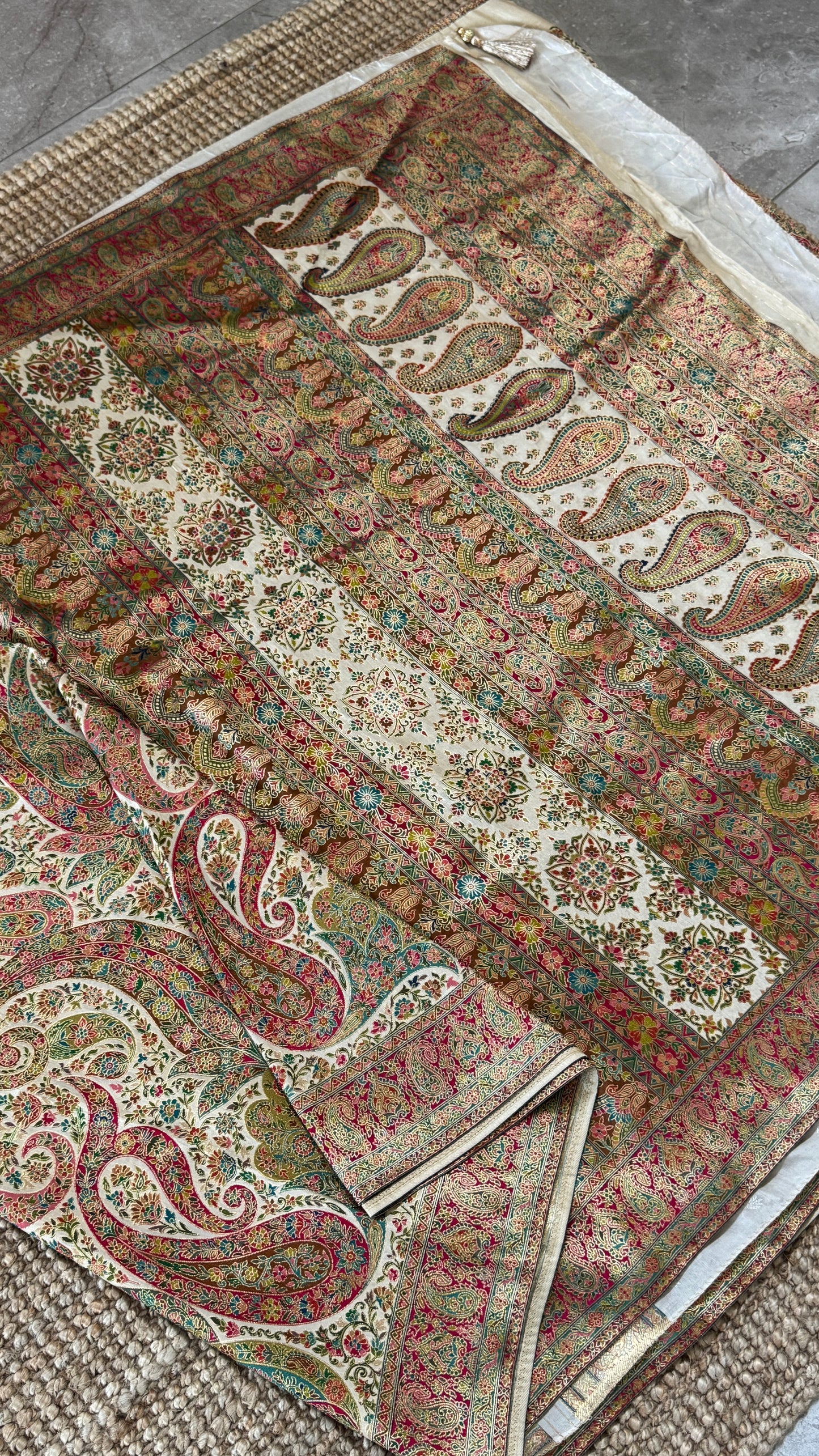 A Kashmiri Pashmina Banarasi Handwoven Floral Sarees - Half White