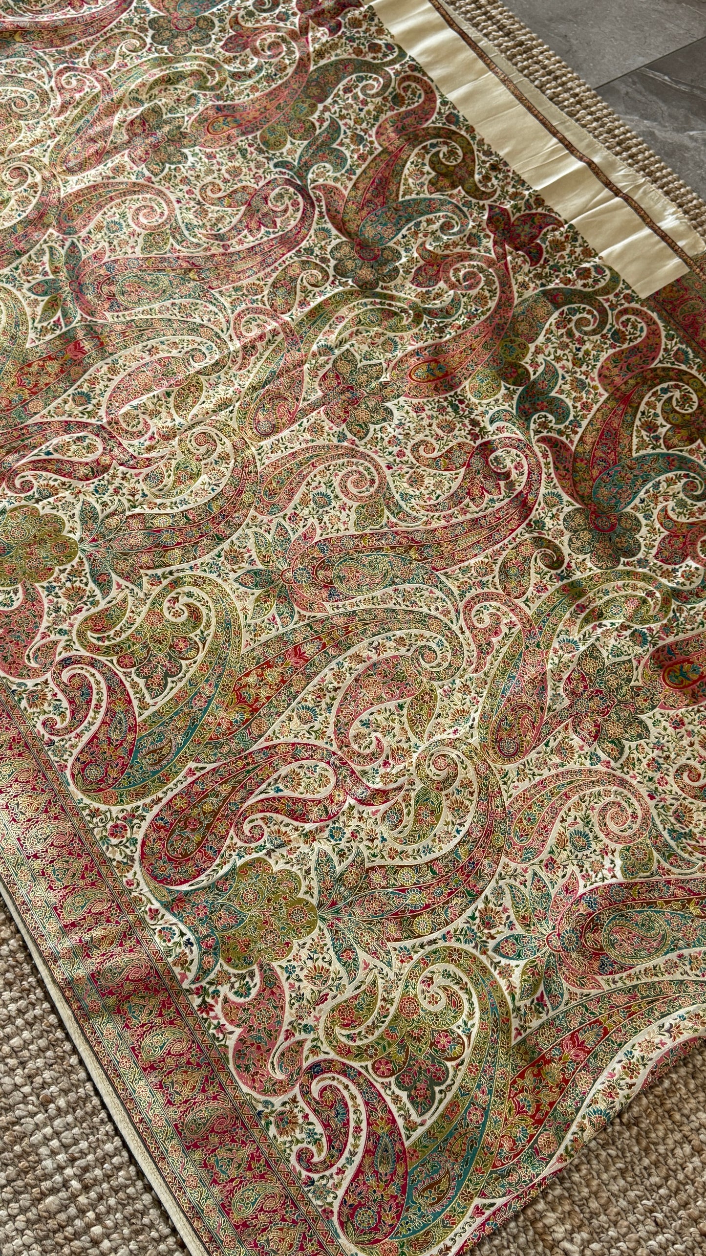 A Kashmiri Pashmina Banarasi Handwoven Floral Sarees - Half White
