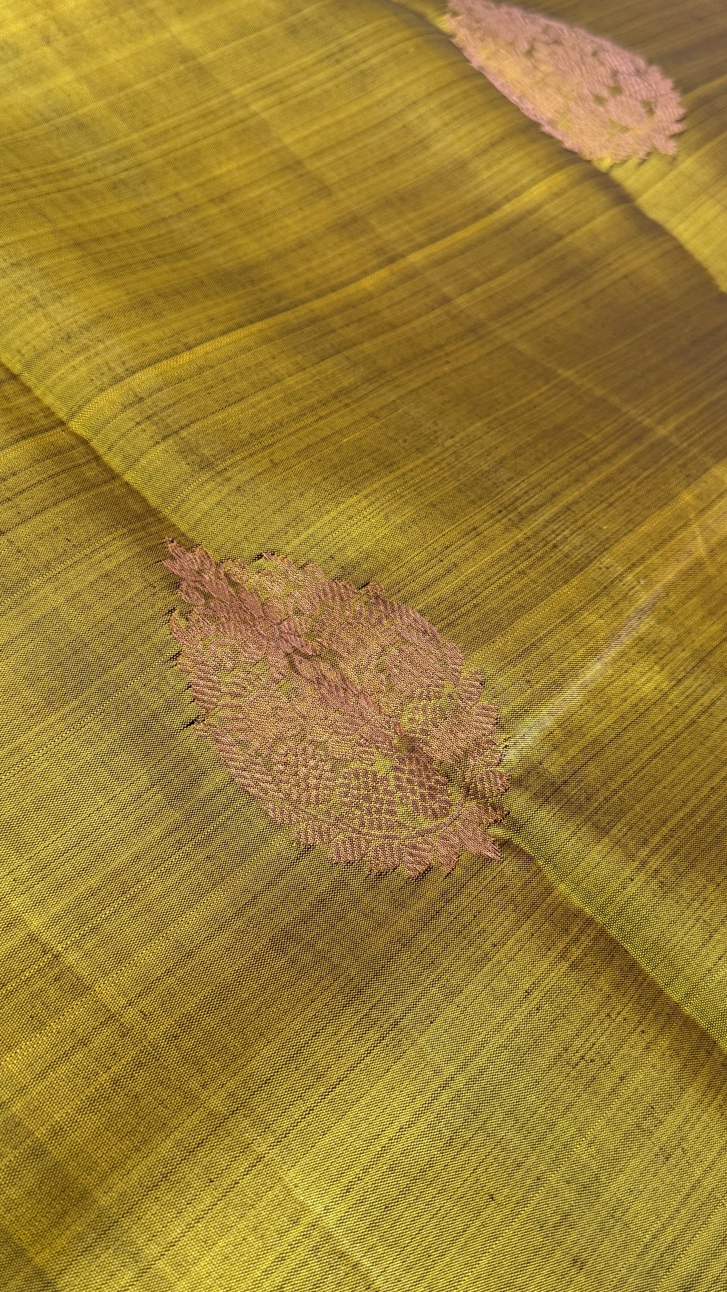 KANJIVARAM PURE SILK HANDLOOM SAREE in Olive Green and contrast Royal Blue Border and Pallu (Copy)