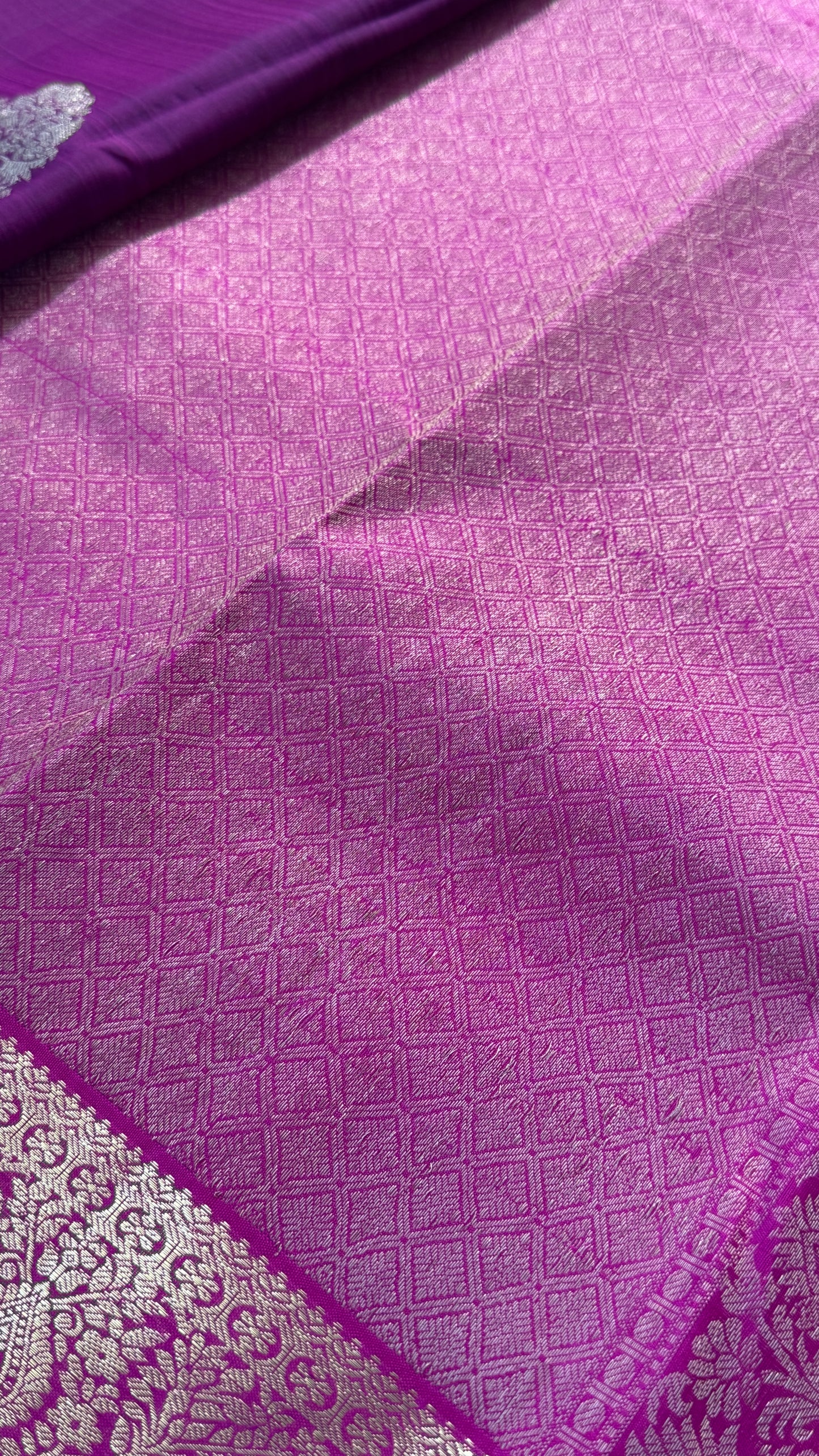 KANJIVARAM PURE SILK HANDLOOM SAREE in Wine and contrast Pink Border and Pallu
