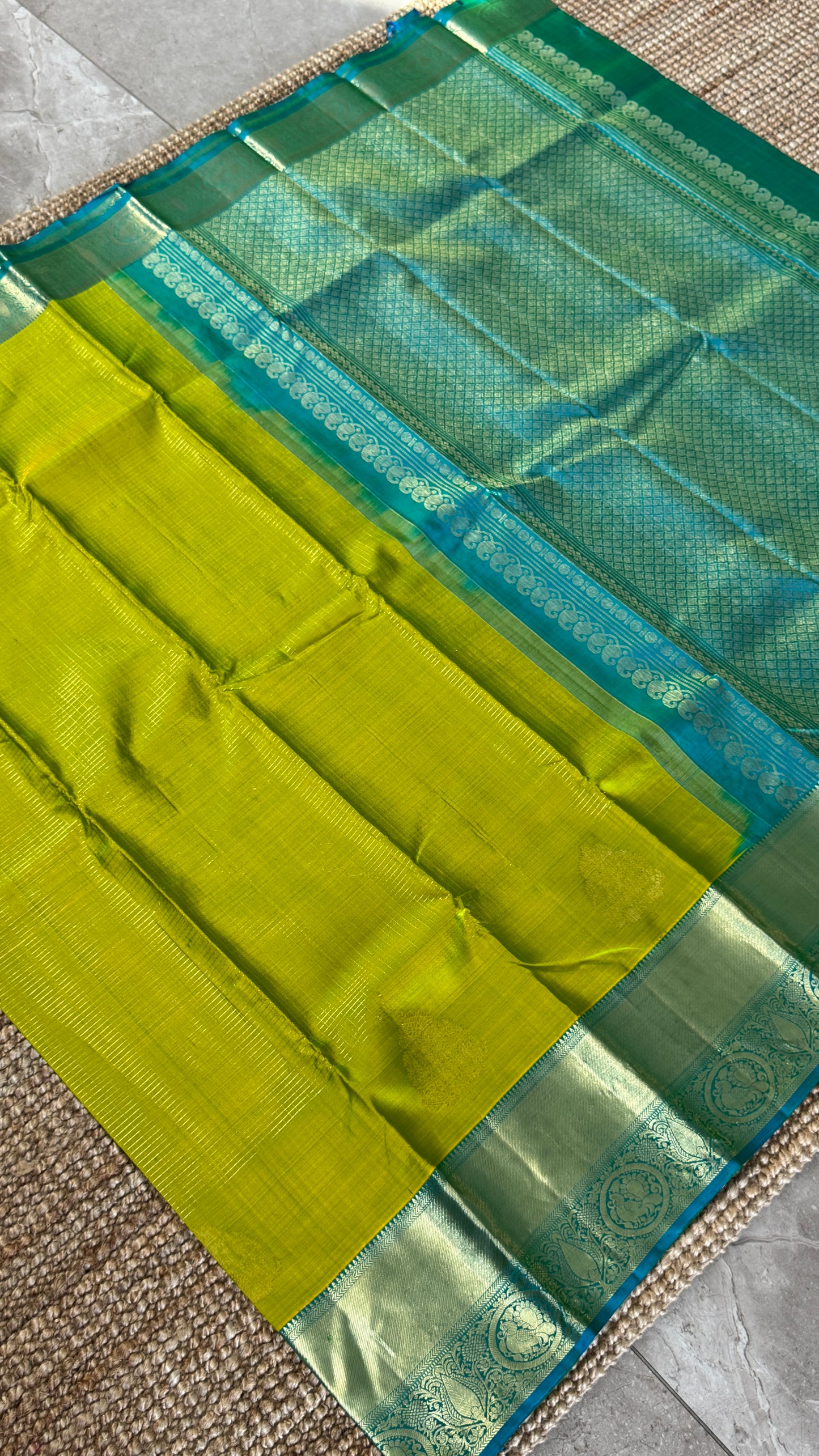 KANJIVARAM PURE SILK HANDLOOM SAREE in Green and contrast Rama Blue border