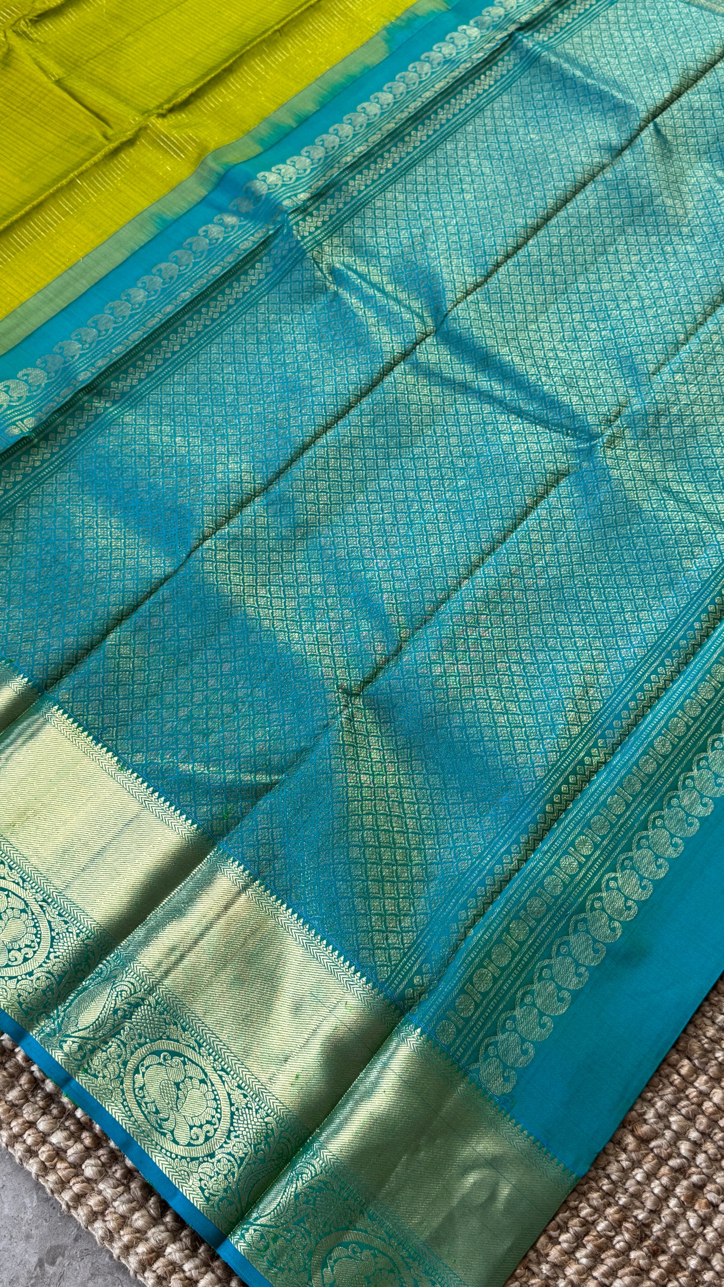 KANJIVARAM PURE SILK HANDLOOM SAREE in Green and contrast Rama Blue border