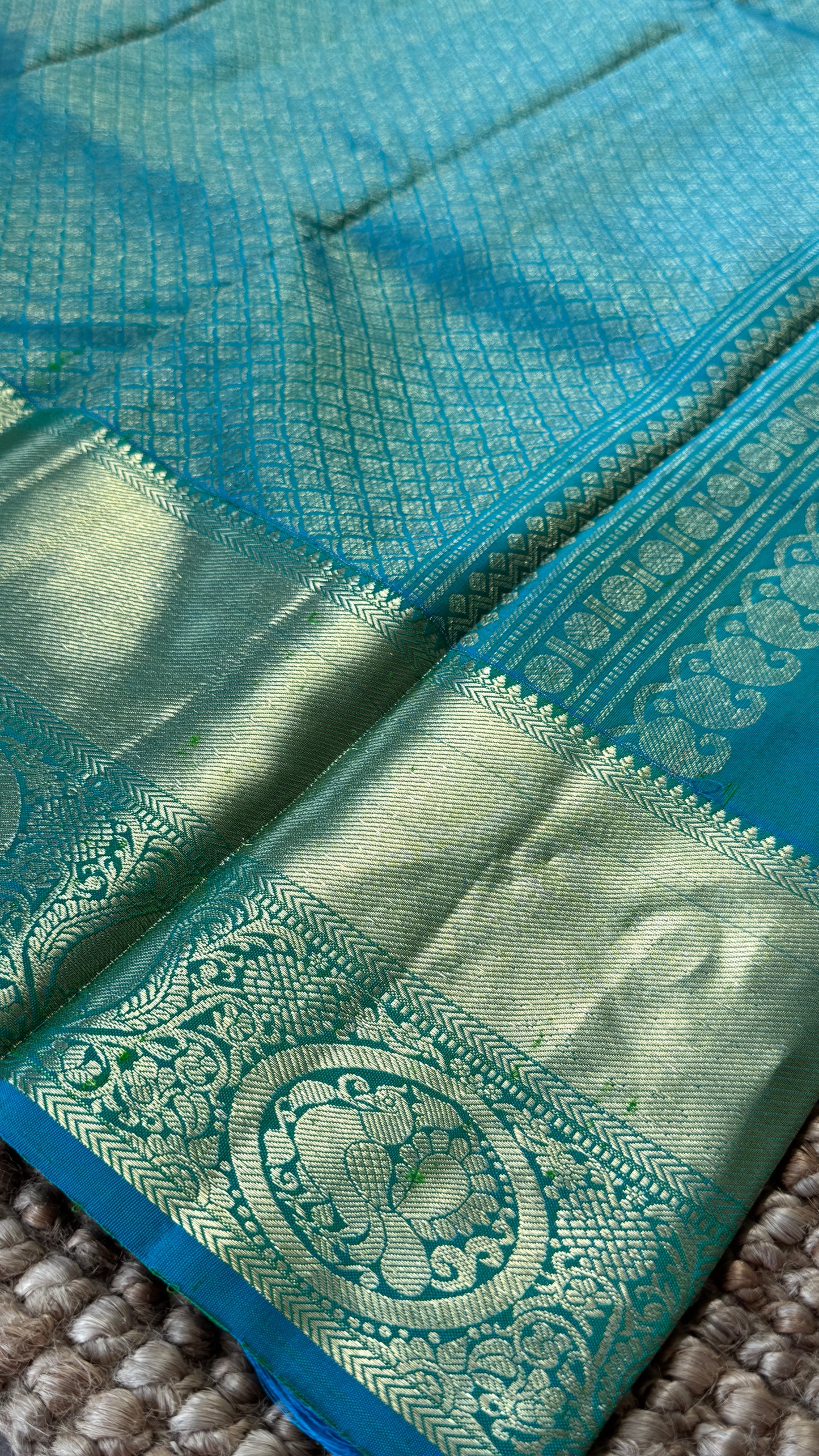 KANJIVARAM PURE SILK HANDLOOM SAREE in Green and contrast Rama Blue border