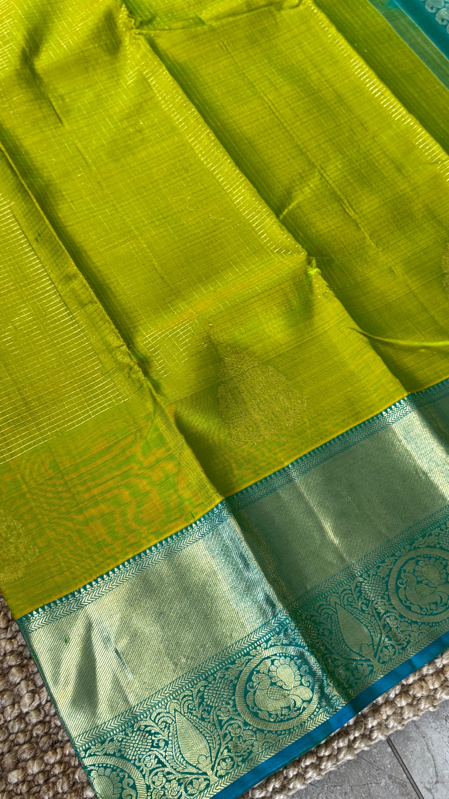 KANJIVARAM PURE SILK HANDLOOM SAREE in Green and contrast Rama Blue border