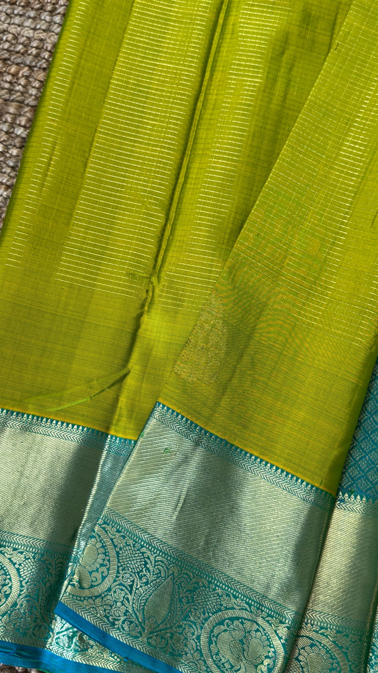 KANJIVARAM PURE SILK HANDLOOM SAREE in Green and contrast Rama Blue border