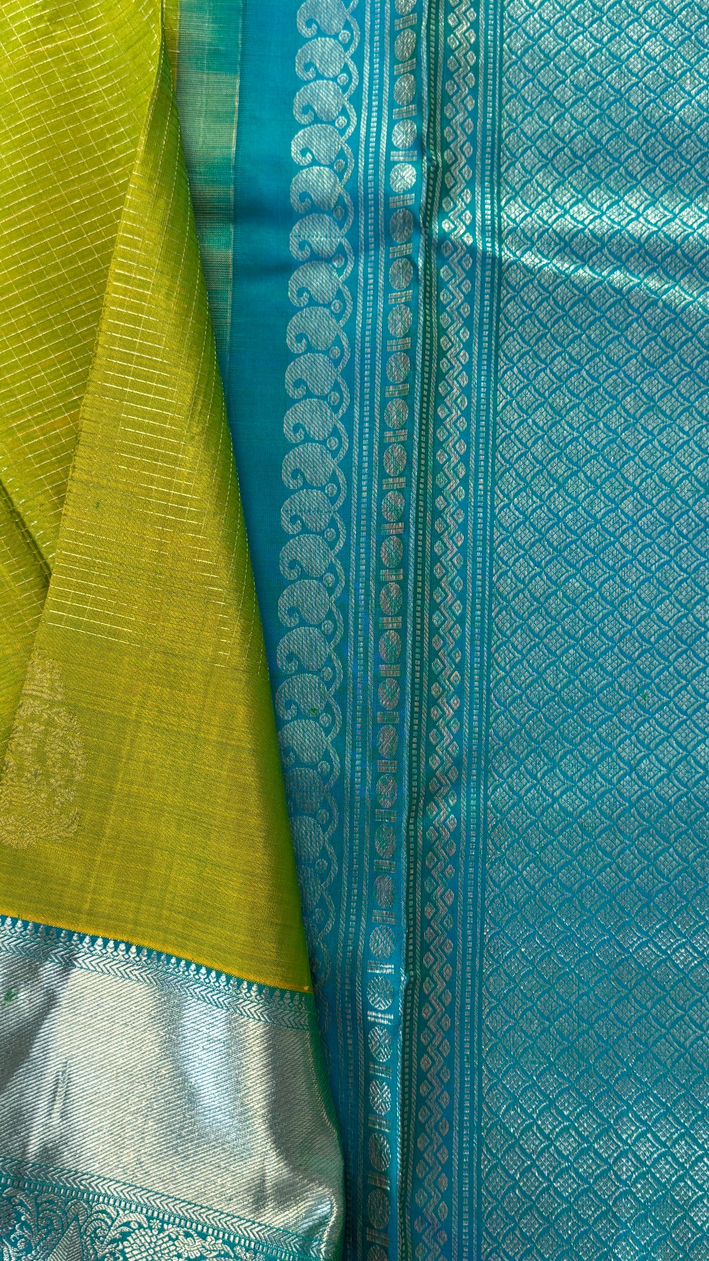 KANJIVARAM PURE SILK HANDLOOM SAREE in Green and contrast Rama Blue border