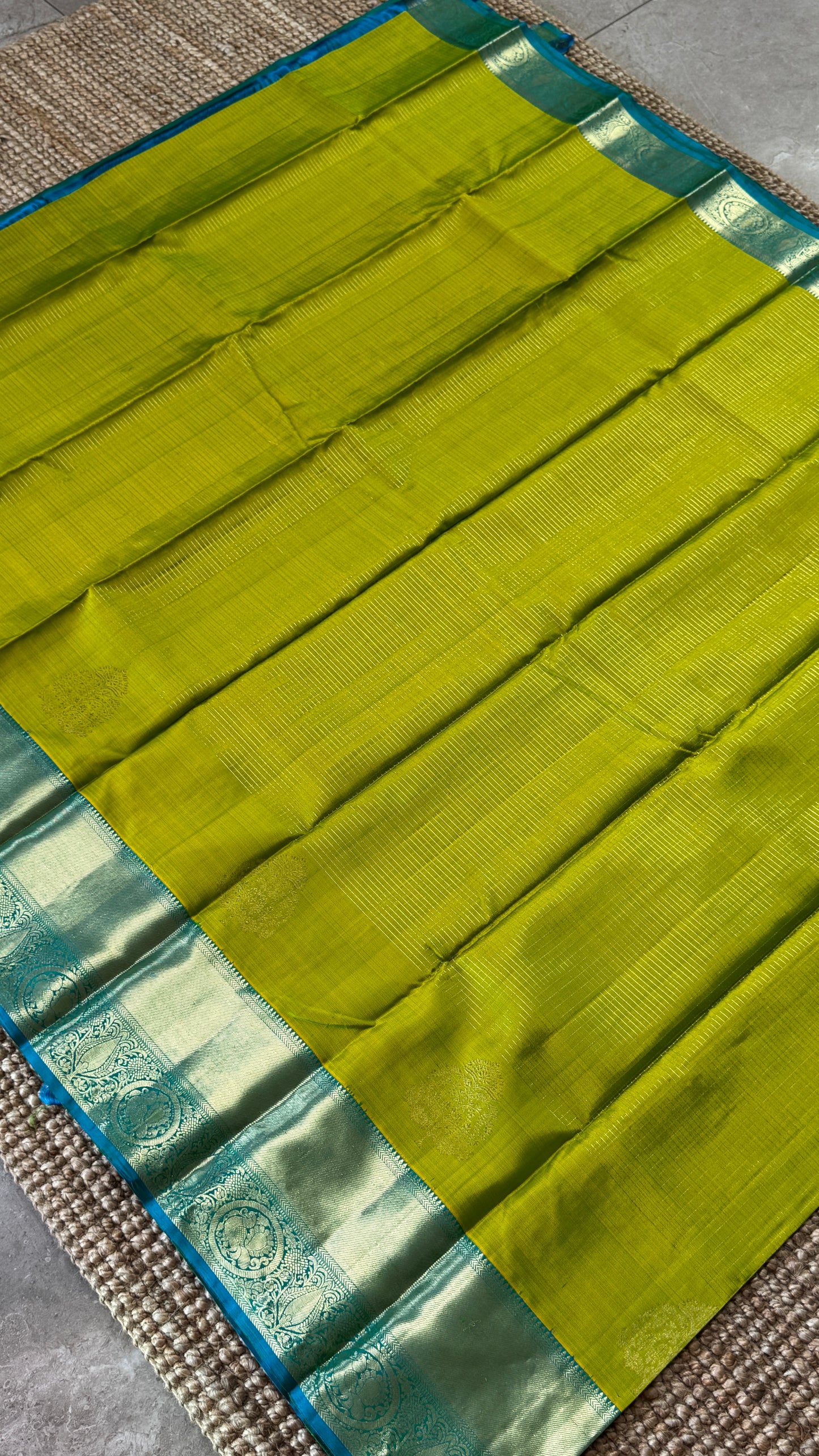 KANJIVARAM PURE SILK HANDLOOM SAREE in Green and contrast Rama Blue border