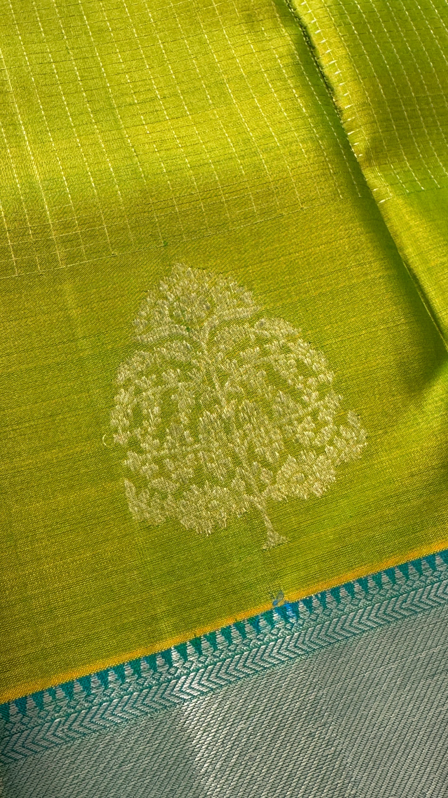 KANJIVARAM PURE SILK HANDLOOM SAREE in Green and contrast Rama Blue border