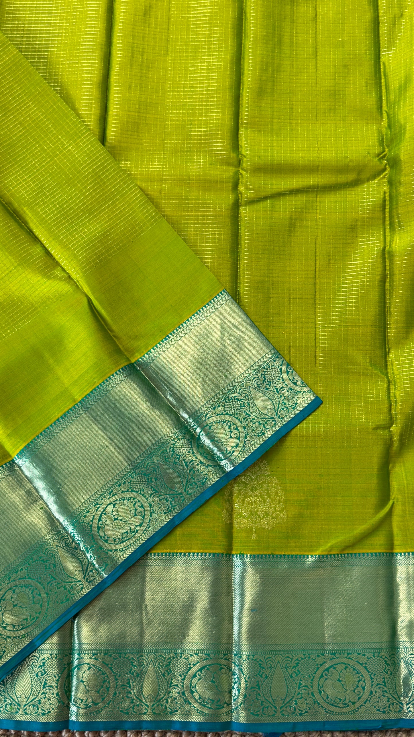 KANJIVARAM PURE SILK HANDLOOM SAREE in Green and contrast Rama Blue border
