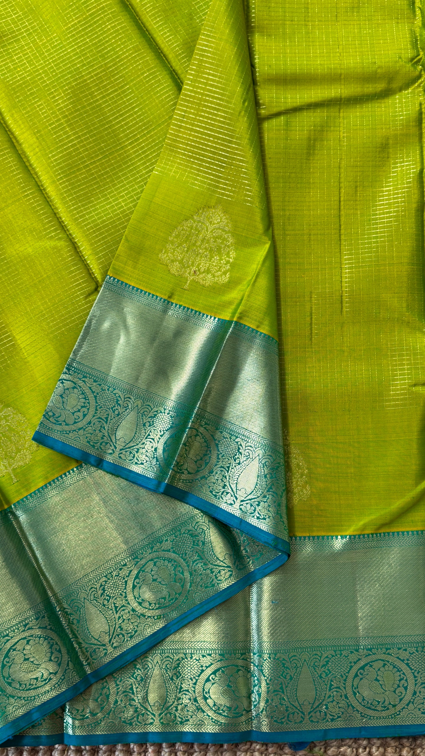 KANJIVARAM PURE SILK HANDLOOM SAREE in Green and contrast Rama Blue border