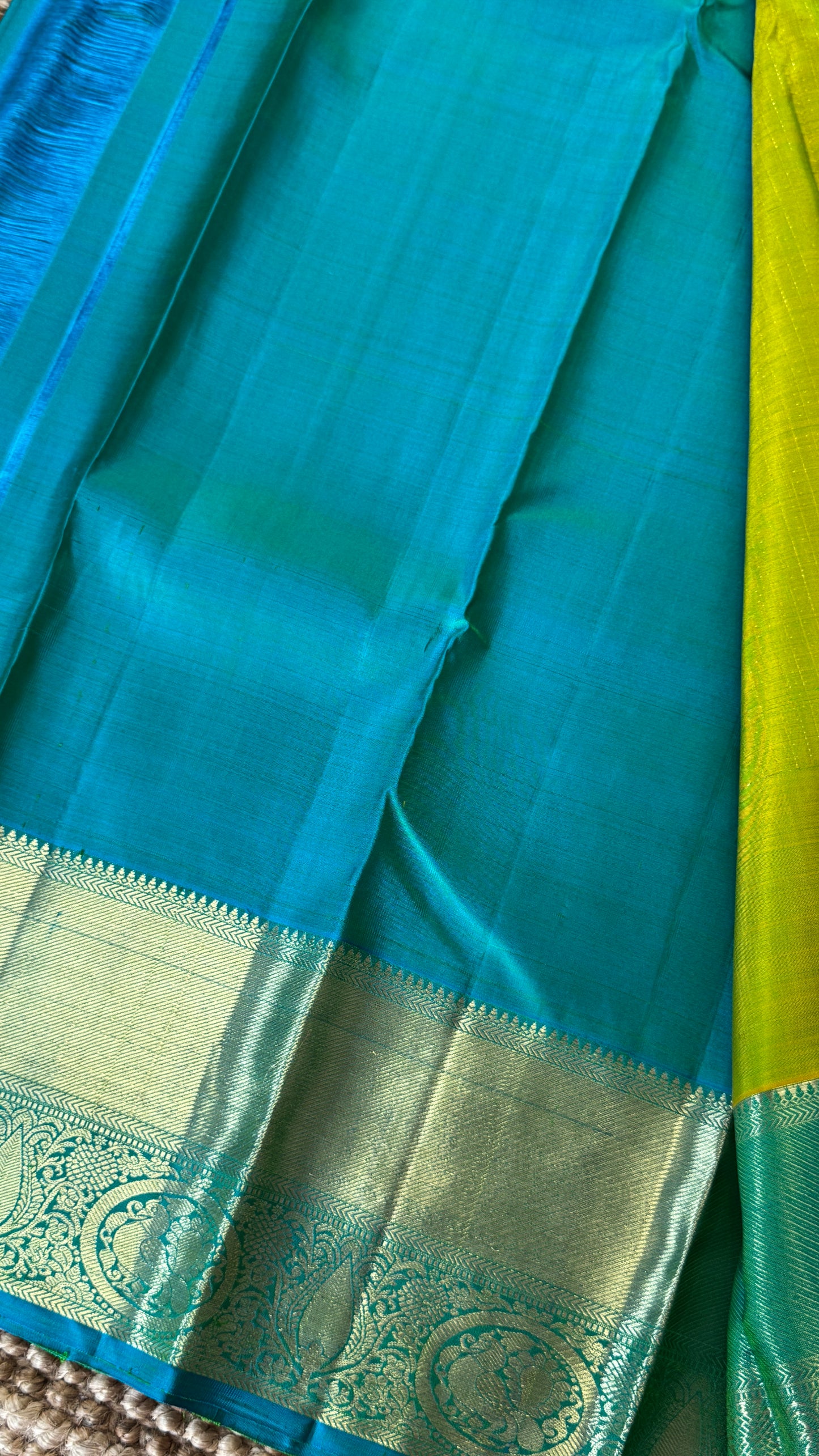 KANJIVARAM PURE SILK HANDLOOM SAREE in Green and contrast Rama Blue border