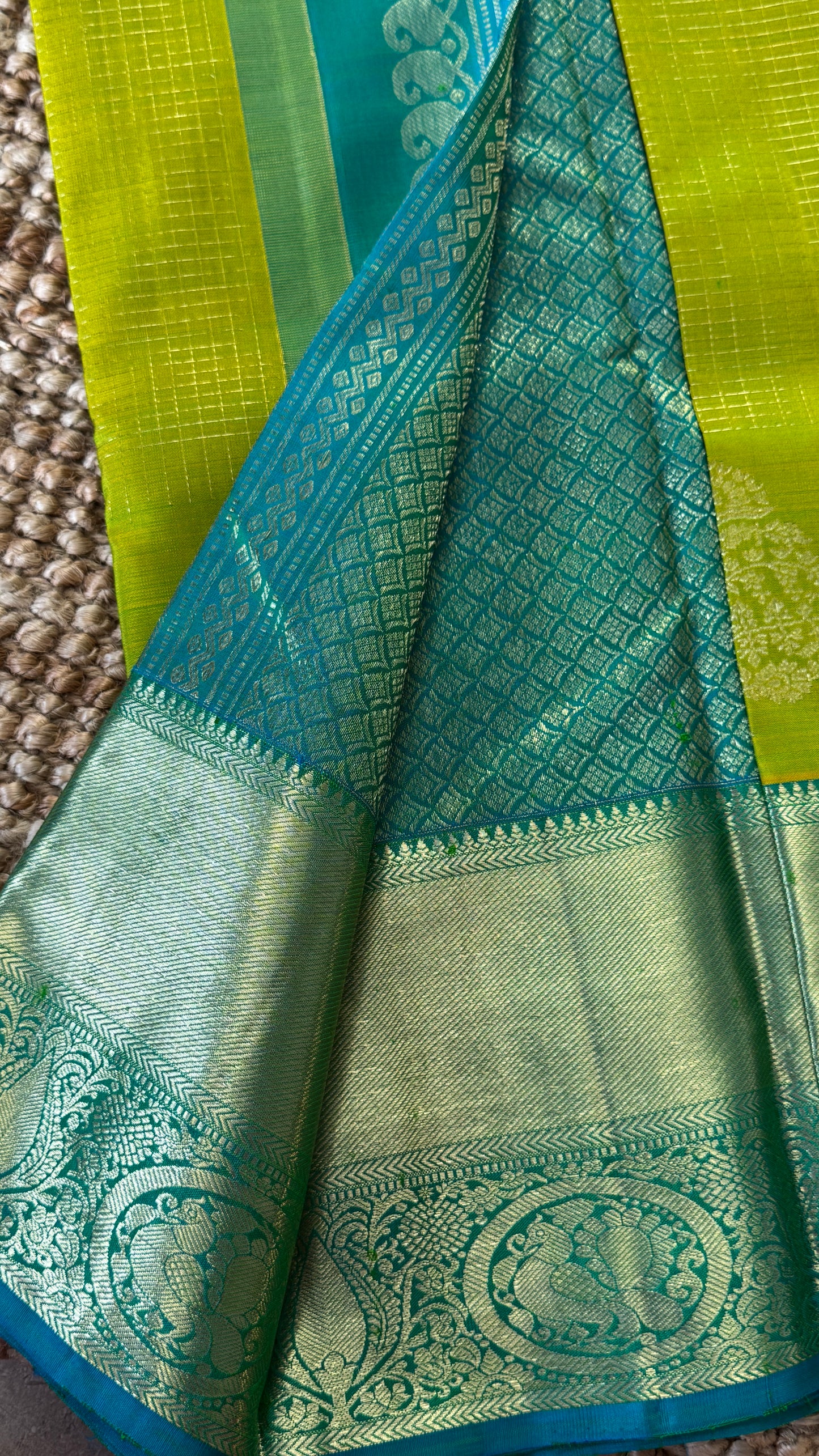 KANJIVARAM PURE SILK HANDLOOM SAREE in Green and contrast Rama Blue border