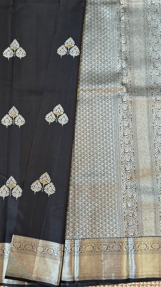 KANJIVARAM PURE SILK HANDLOOM SAREE in Black Beauty with Silver Zari Elegance