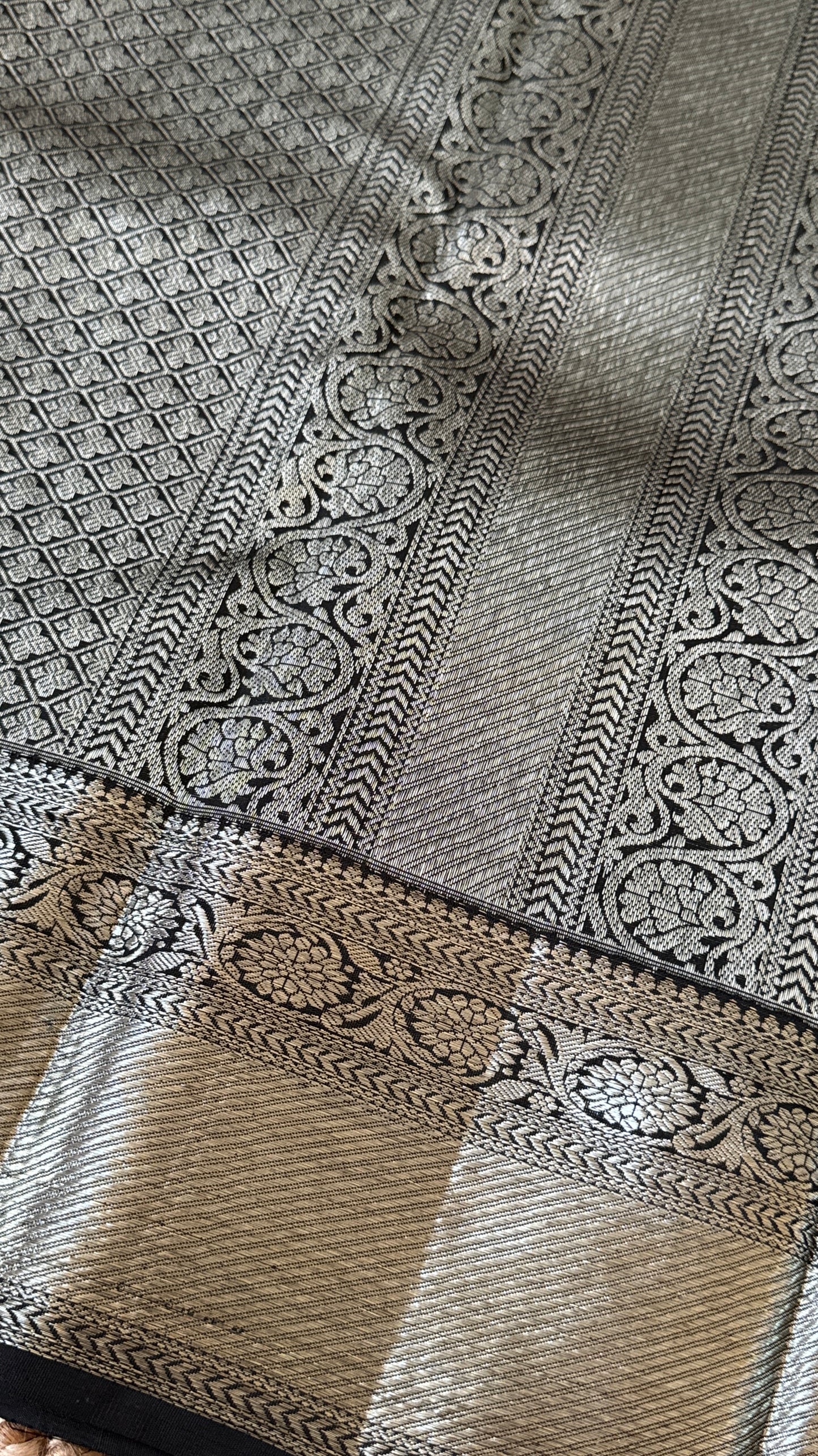 KANJIVARAM PURE SILK HANDLOOM SAREE in Black Beauty with Silver Zari Elegance