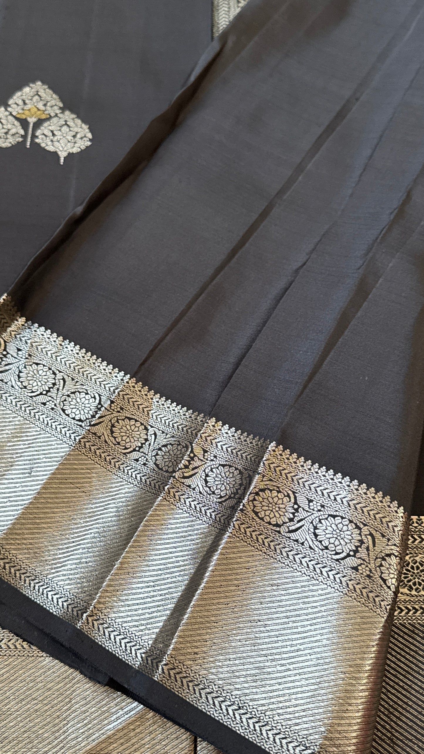 KANJIVARAM PURE SILK HANDLOOM SAREE in Black Beauty with Silver Zari Elegance