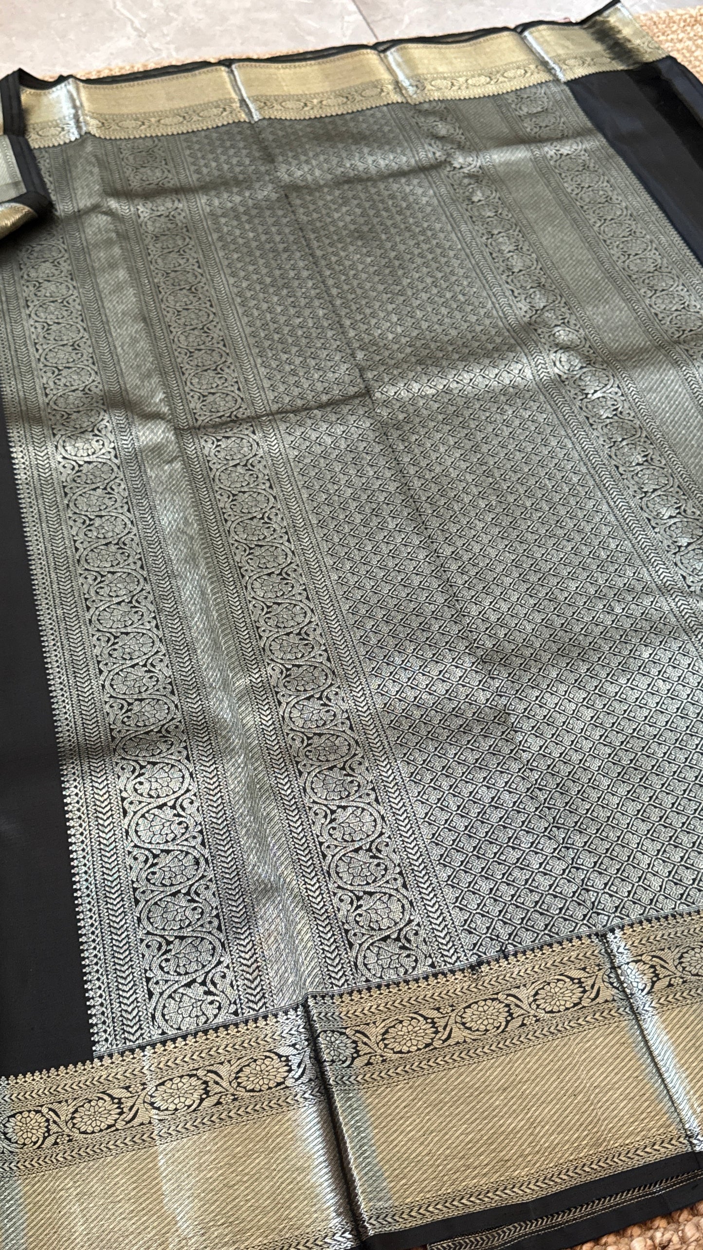 KANJIVARAM PURE SILK HANDLOOM SAREE in Black Beauty with Silver Zari Elegance