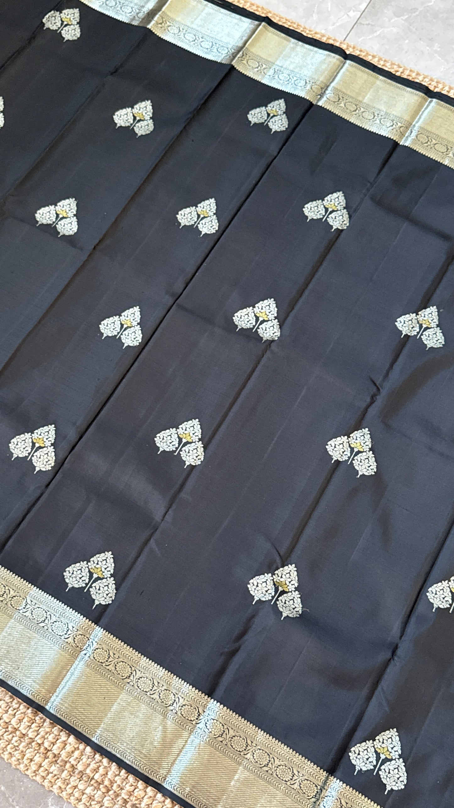 KANJIVARAM PURE SILK HANDLOOM SAREE in Black Beauty with Silver Zari Elegance