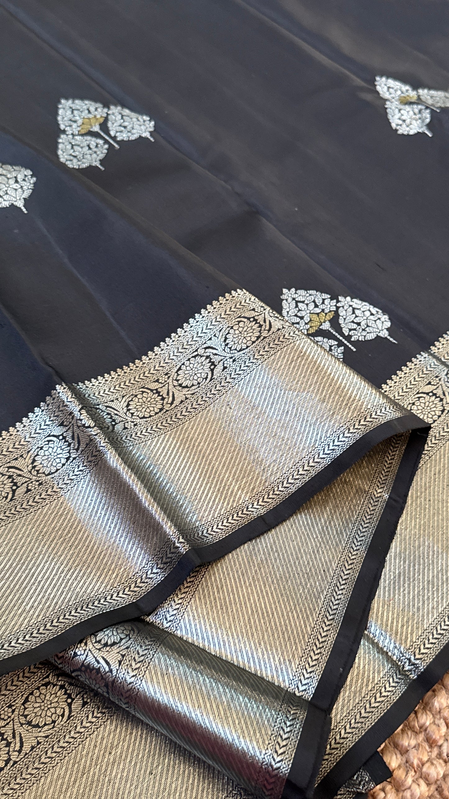 KANJIVARAM PURE SILK HANDLOOM SAREE in Black Beauty with Silver Zari Elegance