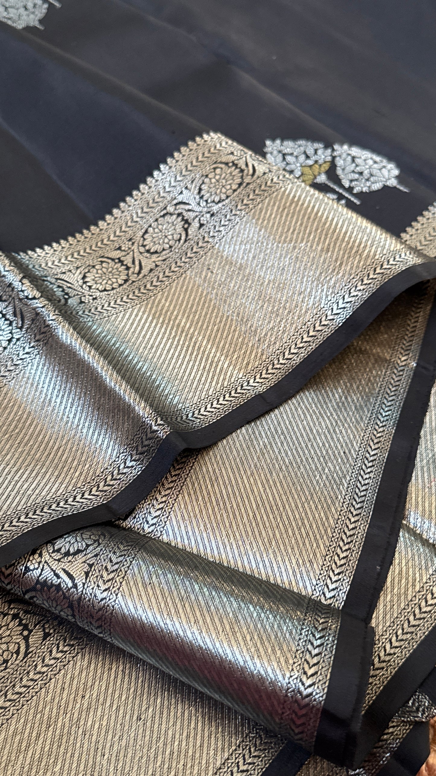 KANJIVARAM PURE SILK HANDLOOM SAREE in Black Beauty with Silver Zari Elegance