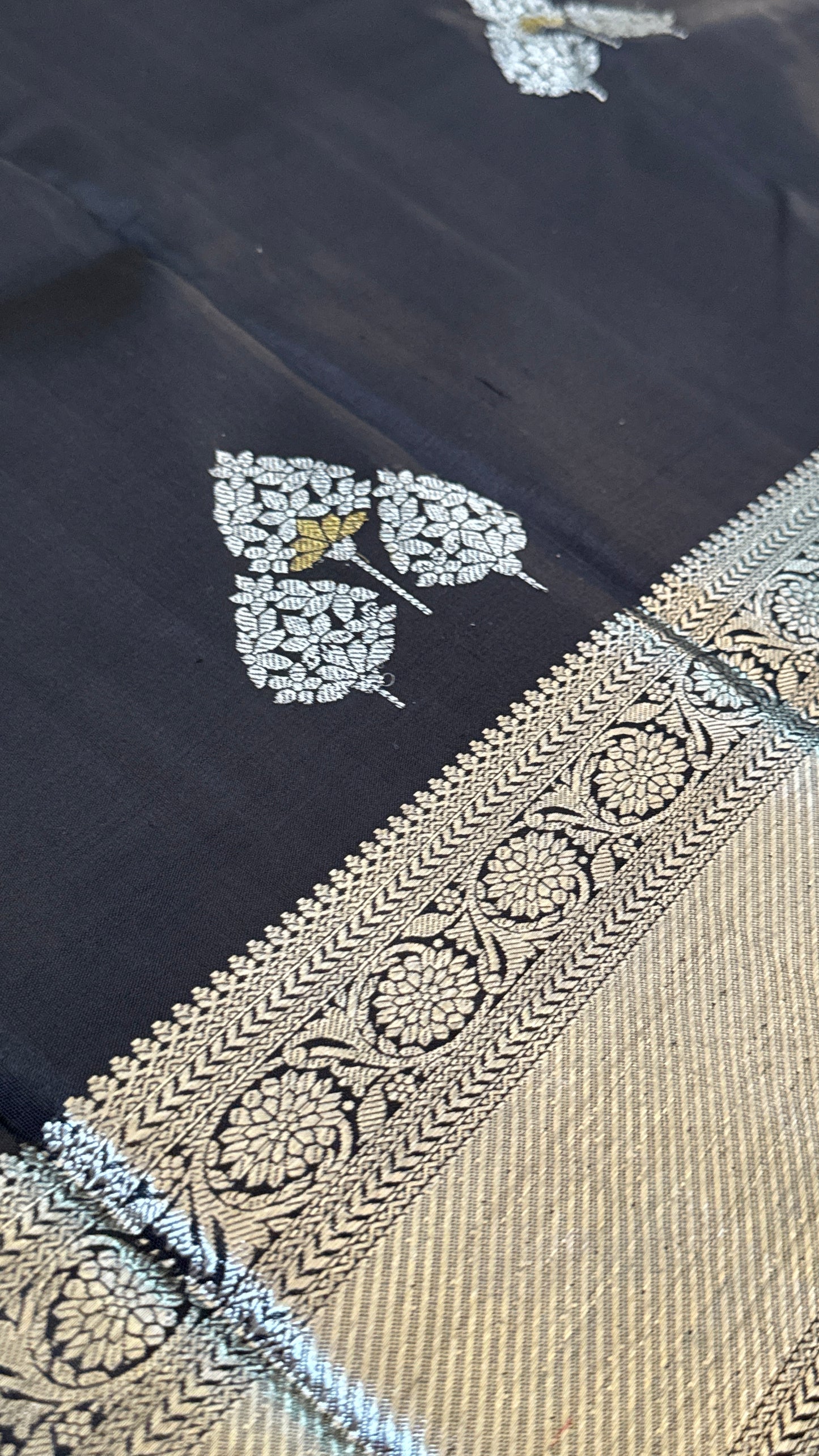 KANJIVARAM PURE SILK HANDLOOM SAREE in Black Beauty with Silver Zari Elegance