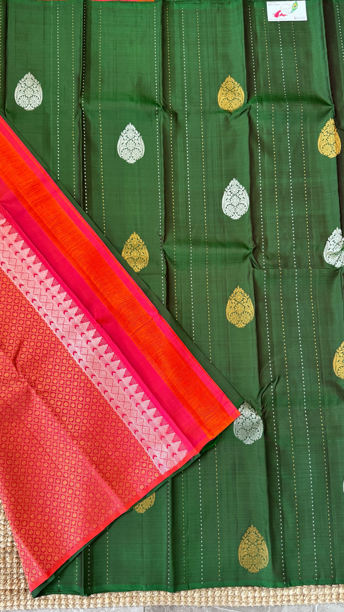 Kanchivaram Pure Silk Handloom Borderless Saree – Bottle Green with Dual-Tone Pallu
