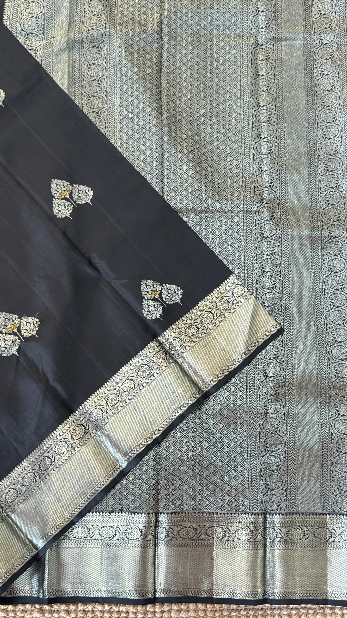 KANJIVARAM PURE SILK HANDLOOM SAREE in Black Beauty with Silver Zari Elegance