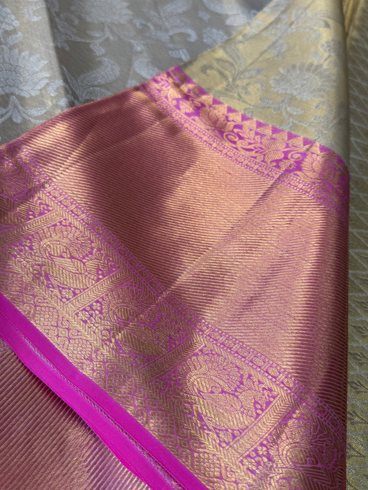 PURE TISSUE KANJIVARAM SILK HANDLOOM SAREE – BEIGE WITH PINK BORDER