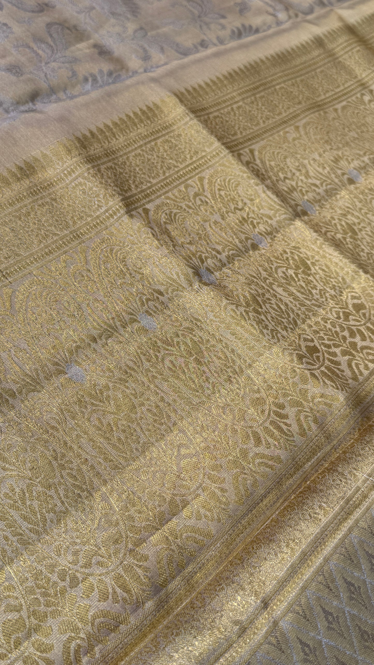 PURE TISSUE KANJIVARAM SILK HANDLOOM SAREE – BEIGE WITH PINK BORDER