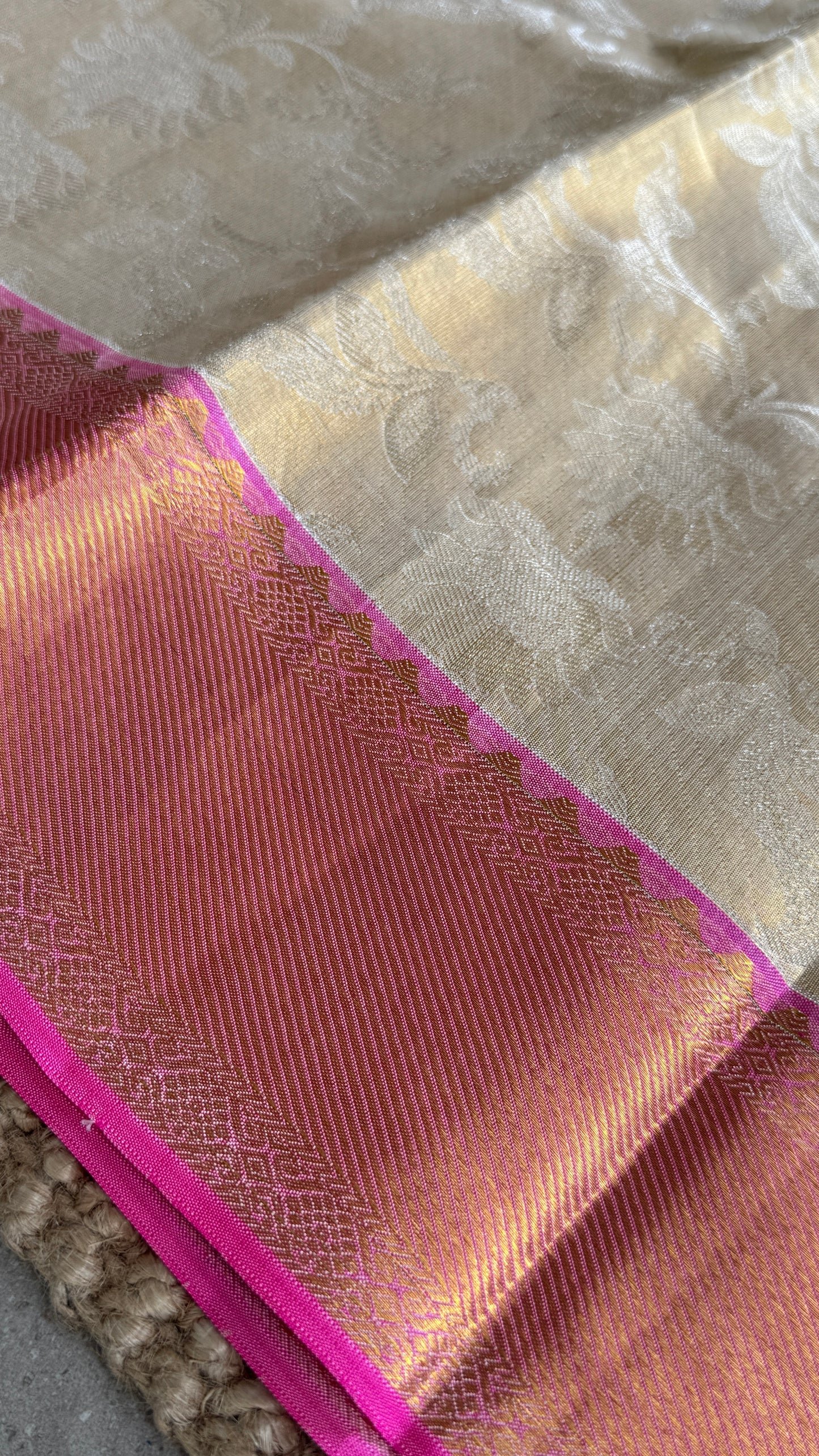 PURE TISSUE KANJIVARAM SILK HANDLOOM SAREE – BEIGE WITH PINK BORDER