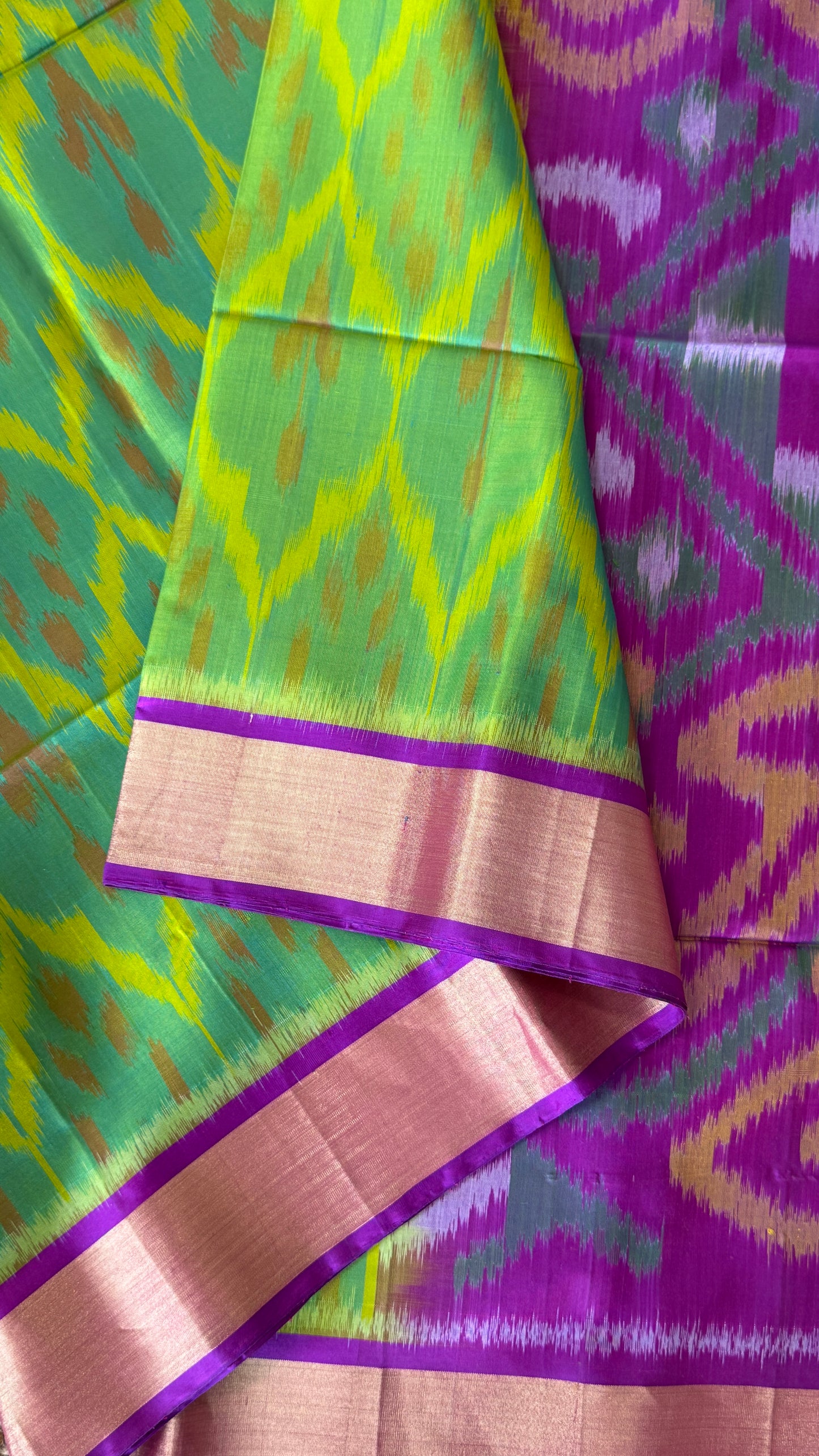 PURE SOFT SILK HANDLOOM SAREE – PARROT GREEN BODY WITH PURPLE PALLU & IKKAT DESIGN