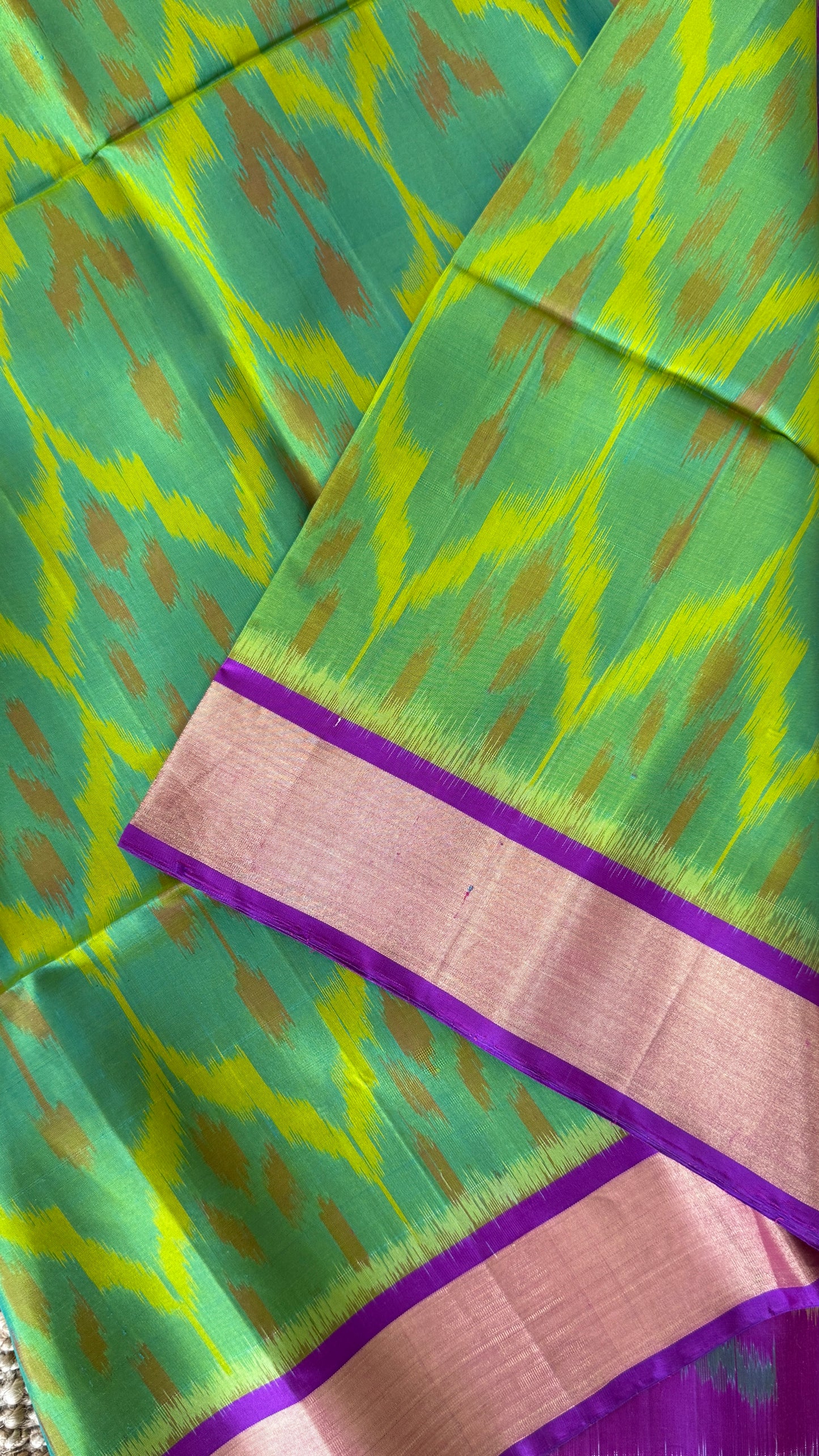 PURE SOFT SILK HANDLOOM SAREE – PARROT GREEN BODY WITH PURPLE PALLU & IKKAT DESIGN