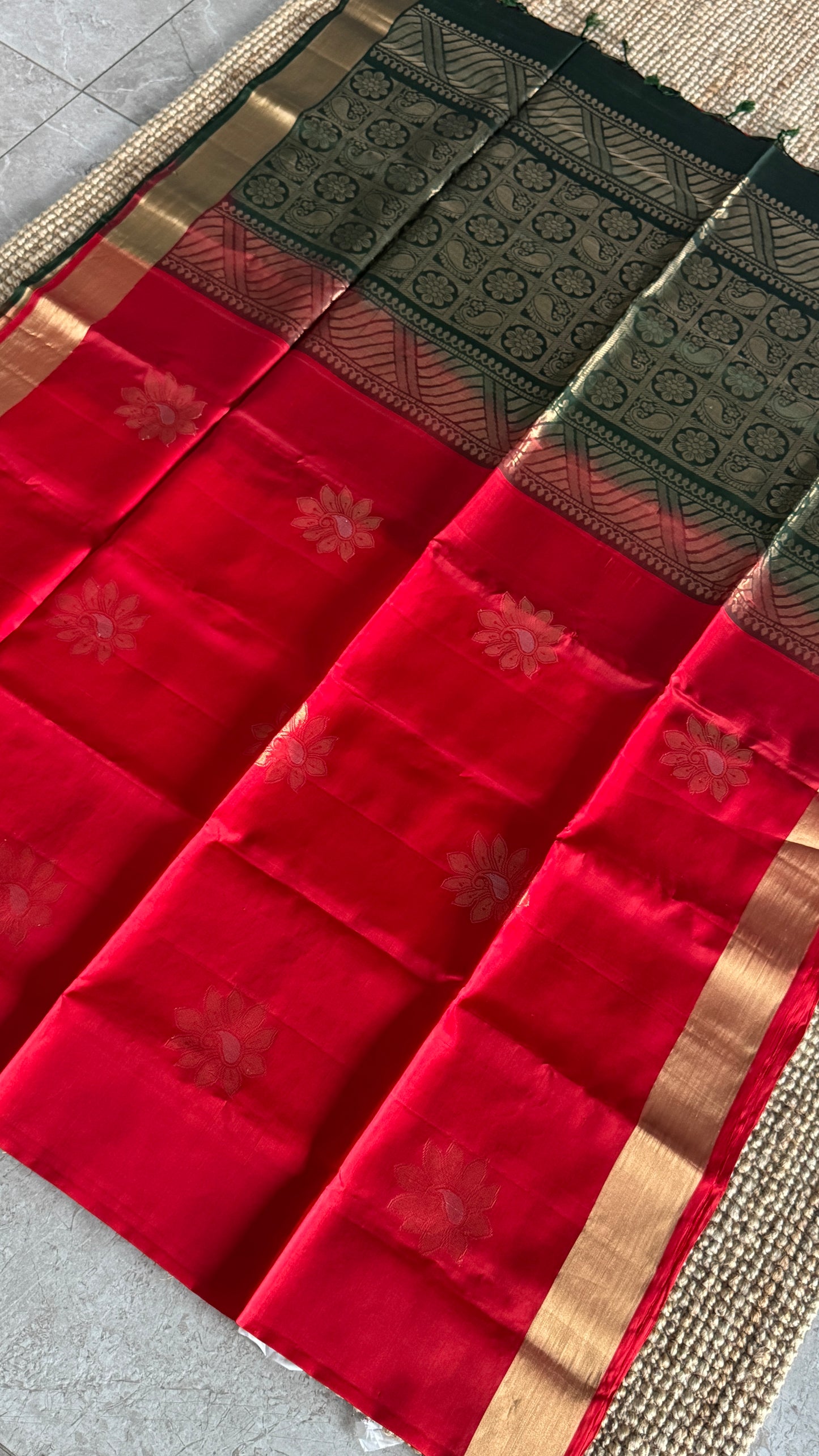 KANCHIVARAM PURE SOFT SILK HANDLOOM SAREE – Red with Bottle Green Pallu
