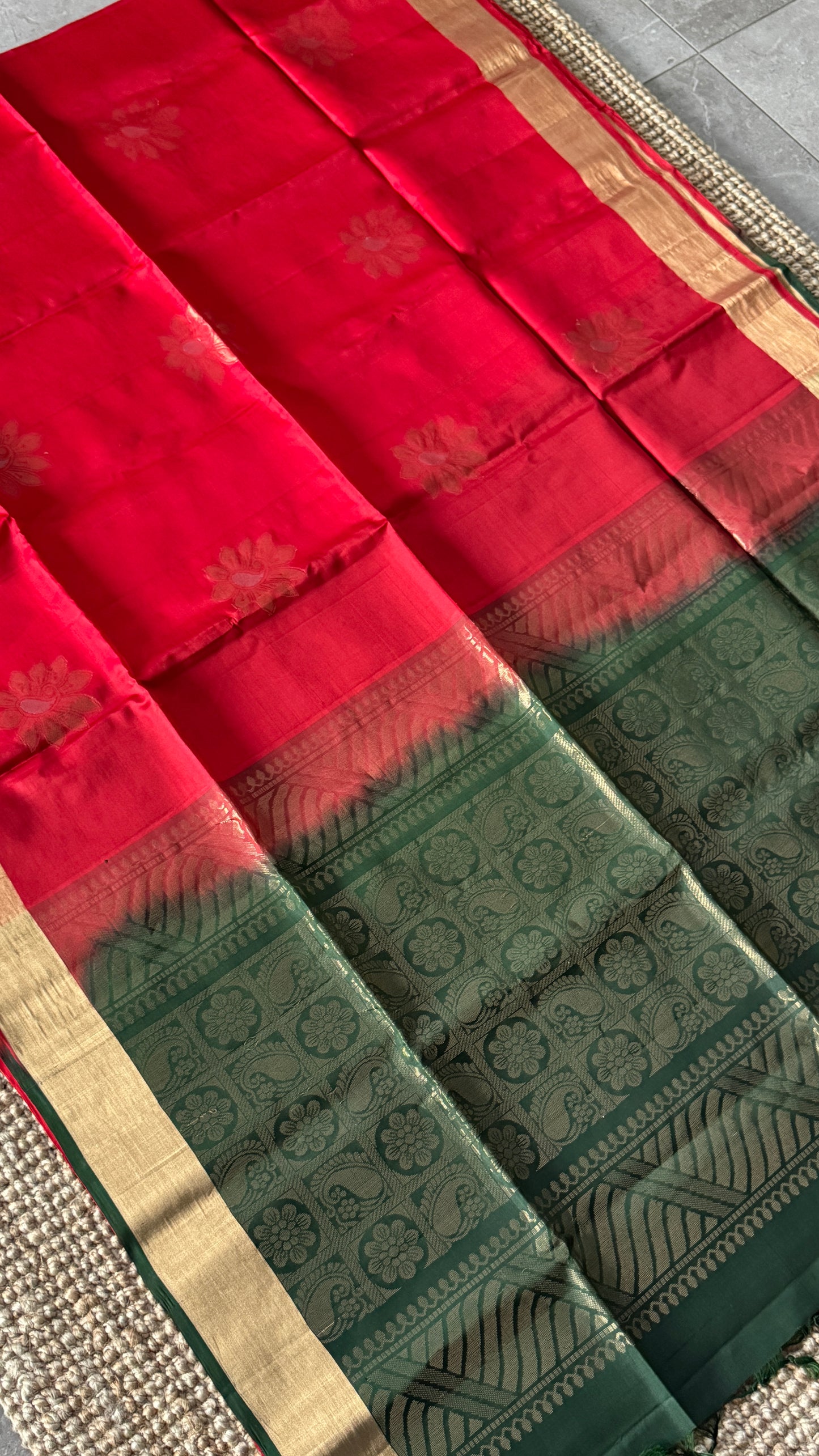 KANCHIVARAM PURE SOFT SILK HANDLOOM SAREE – Red with Bottle Green Pallu