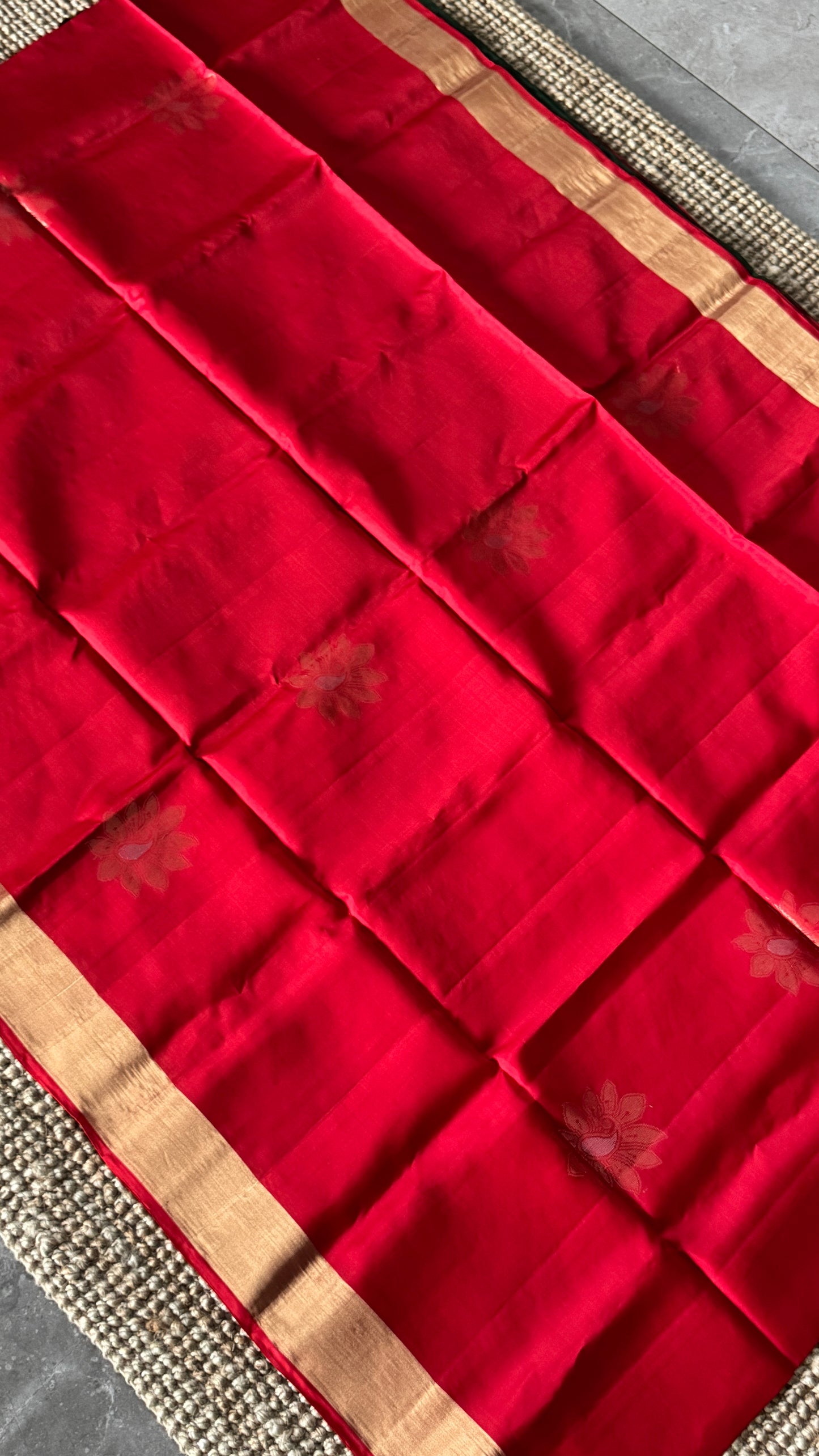 KANCHIVARAM PURE SOFT SILK HANDLOOM SAREE – Red with Bottle Green Pallu