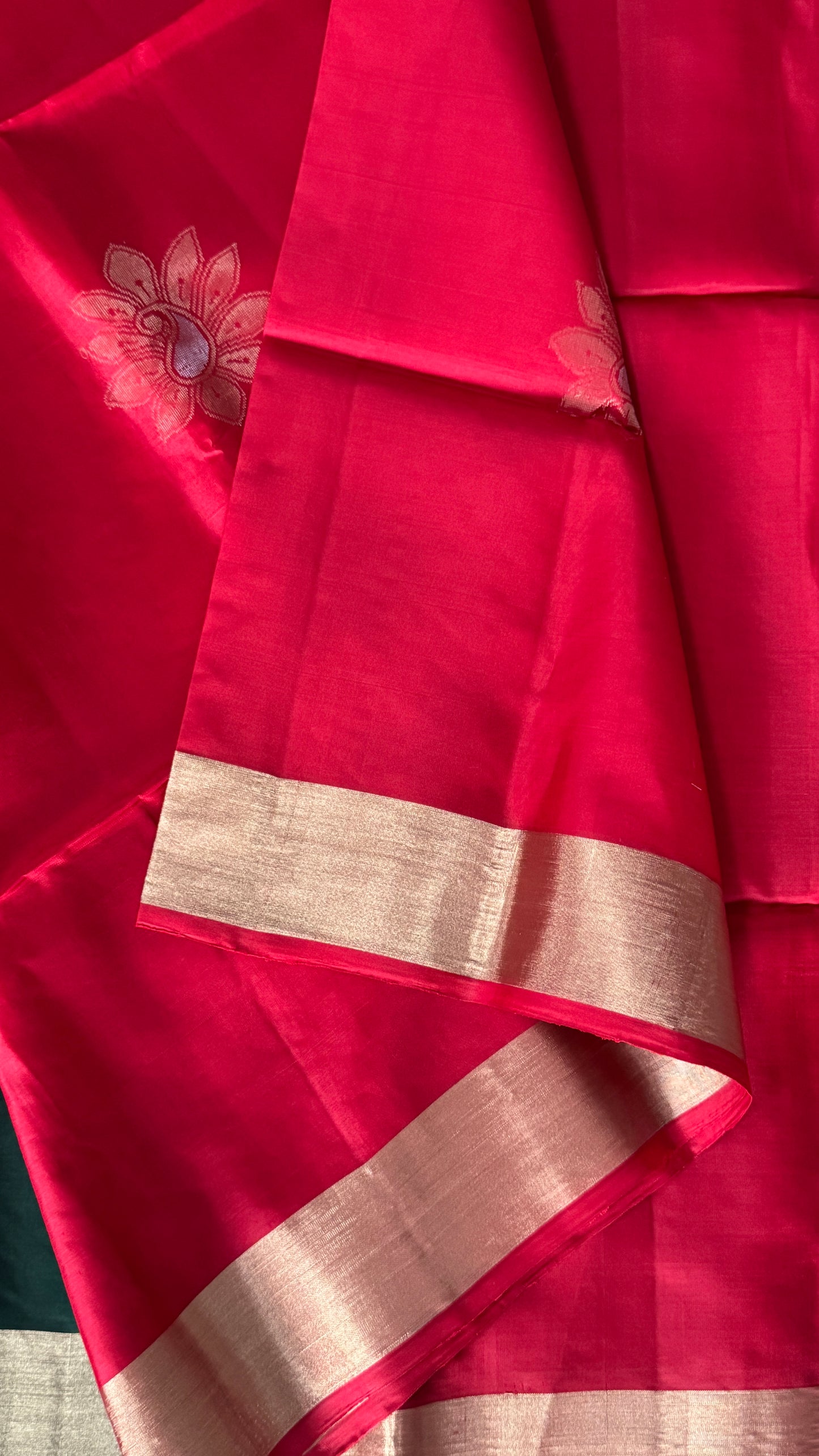 KANCHIVARAM PURE SOFT SILK HANDLOOM SAREE – Red with Bottle Green Pallu