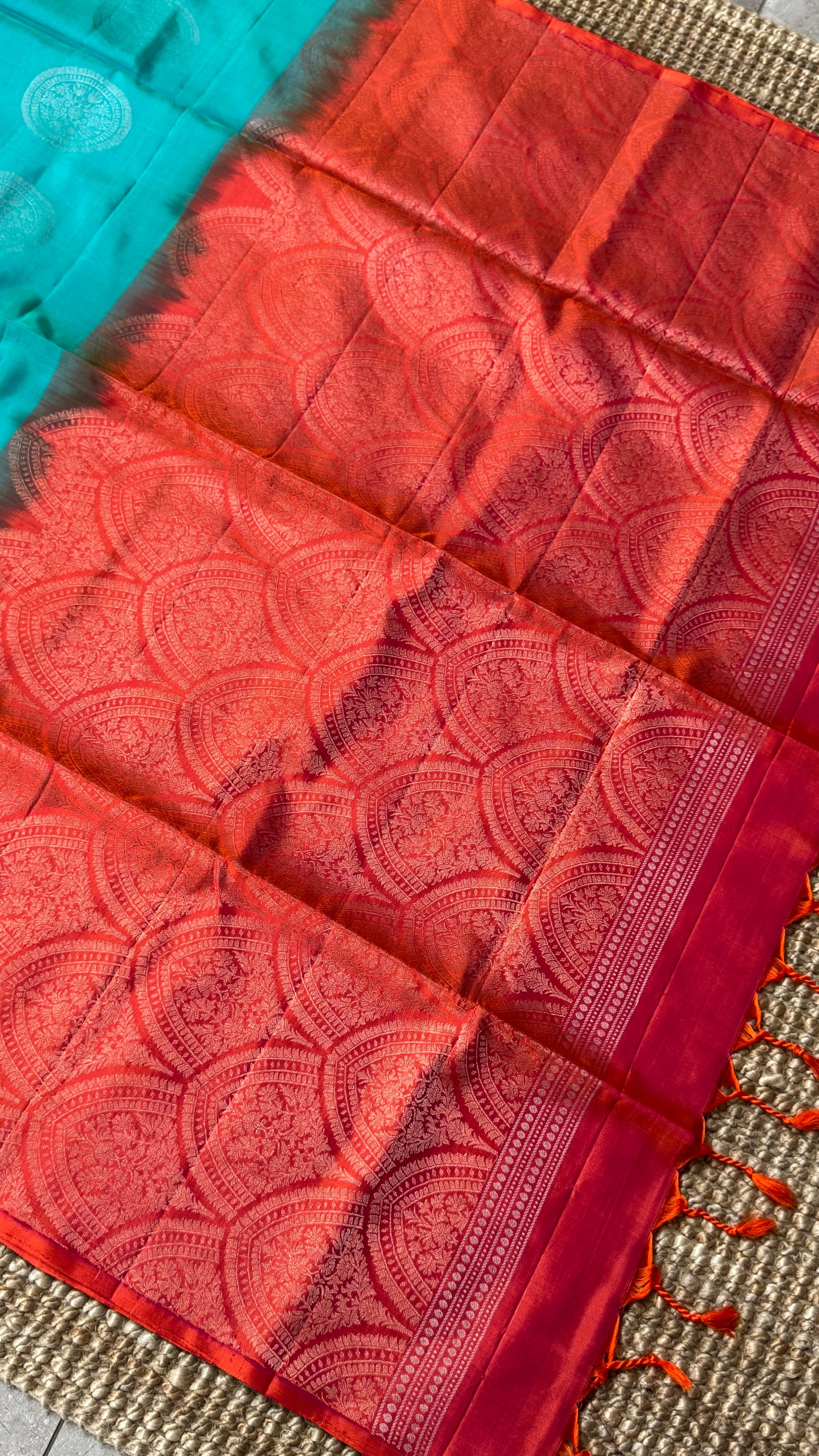 Pure Kanjivaram Soft Silk Borderless Saree – Copper Sulphate Blue with Dual Tone Pallu