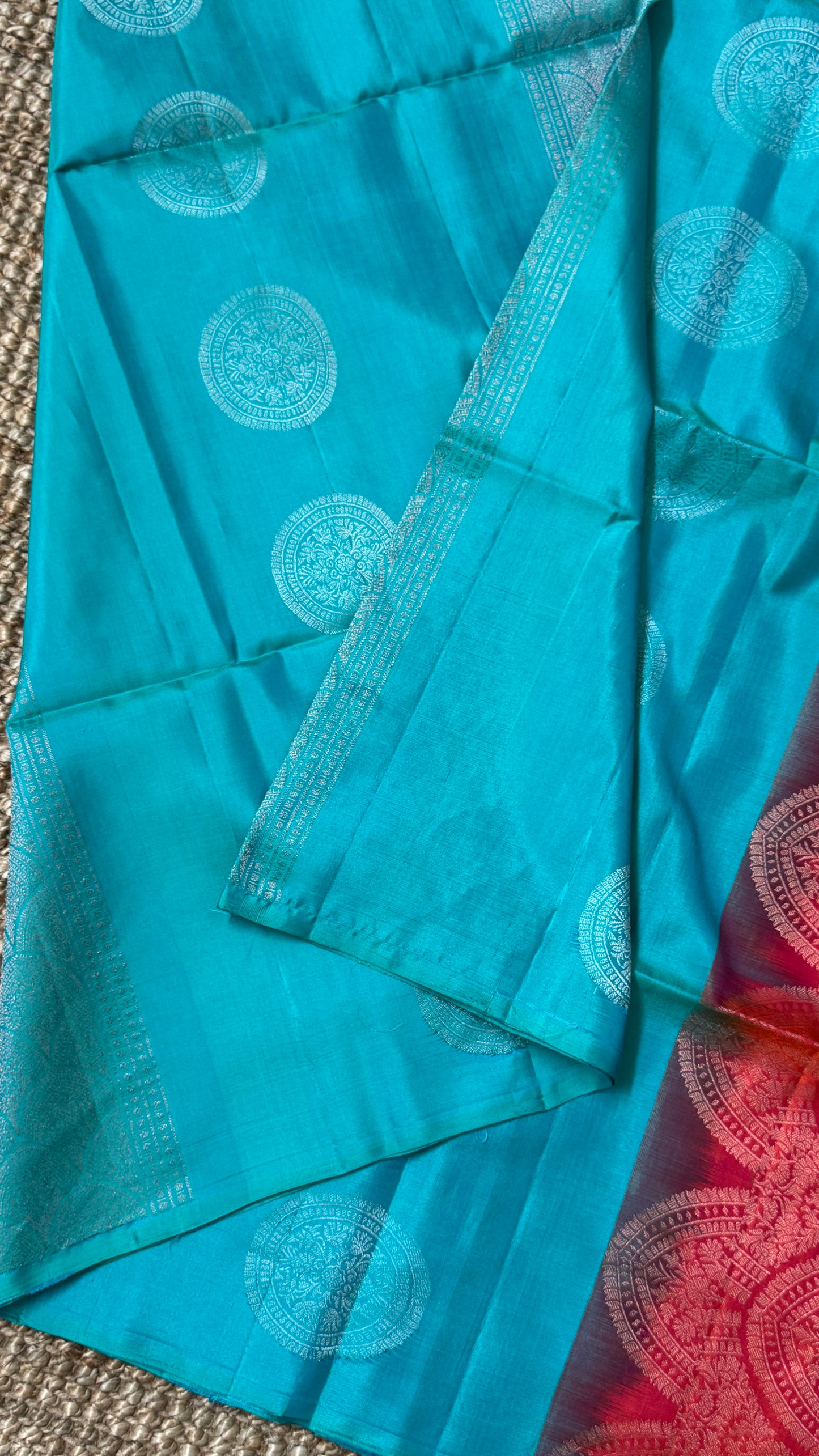 Pure Kanjivaram Soft Silk Borderless Saree – Copper Sulphate Blue with Dual Tone Pallu