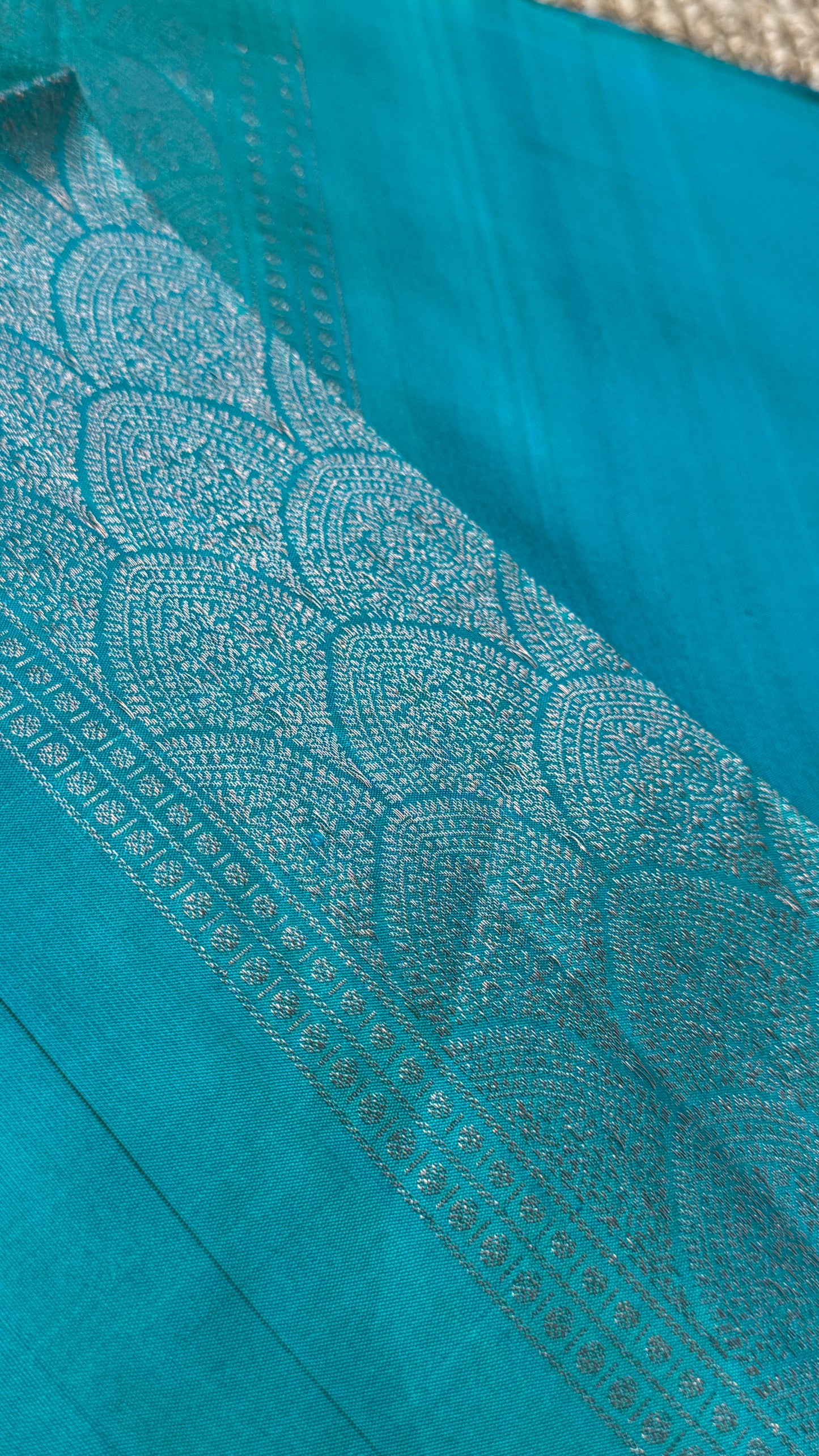 Pure Kanjivaram Soft Silk Borderless Saree – Copper Sulphate Blue with Dual Tone Pallu